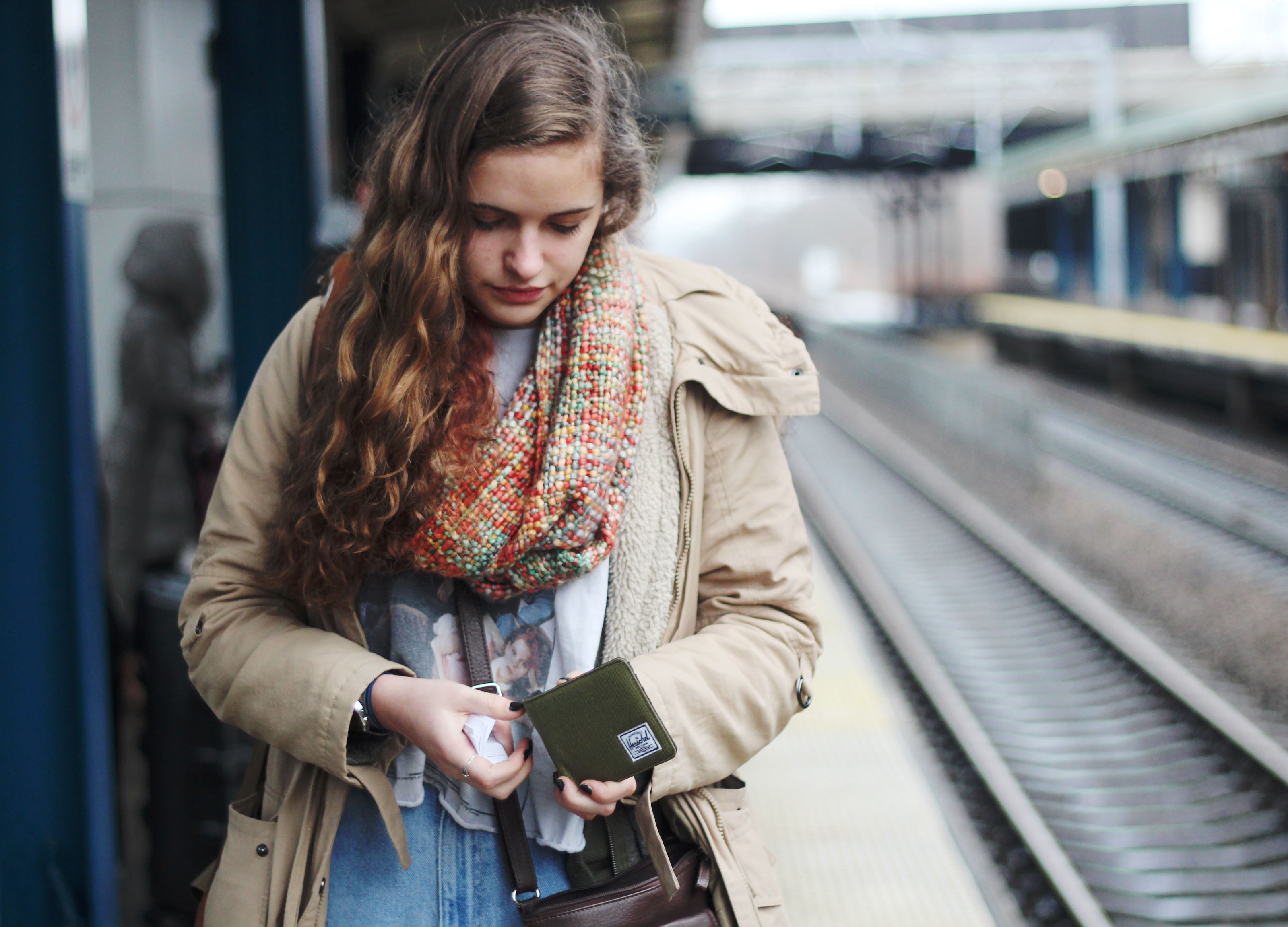 Wallpaper, winter, light, portrait, girl, beautiful, fashion, train, dark, 50mm, model, sad, minimalism, simple, tones, conceptualphotography 3200x2304