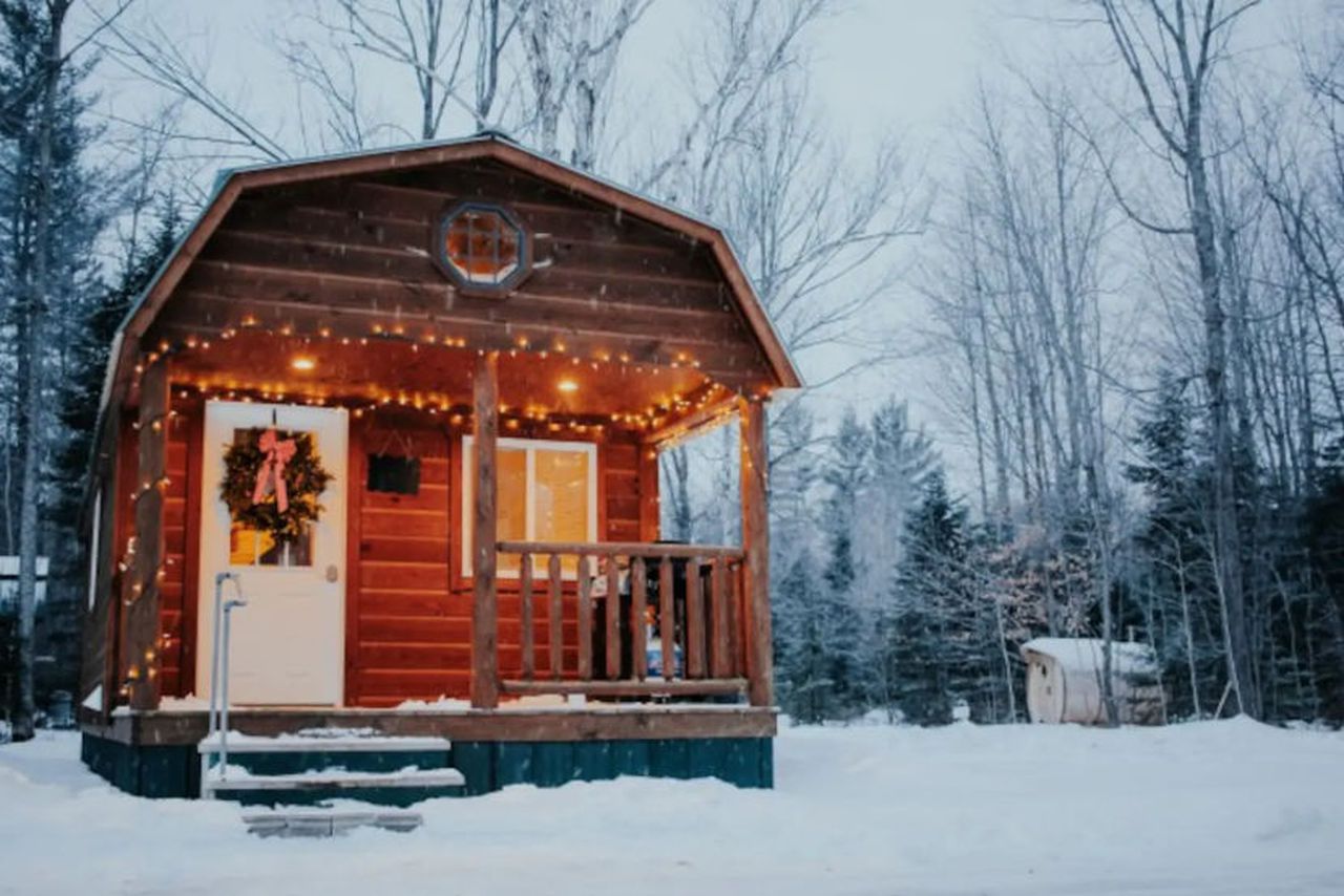cozy Michigan cabins to rent for a winter getaway