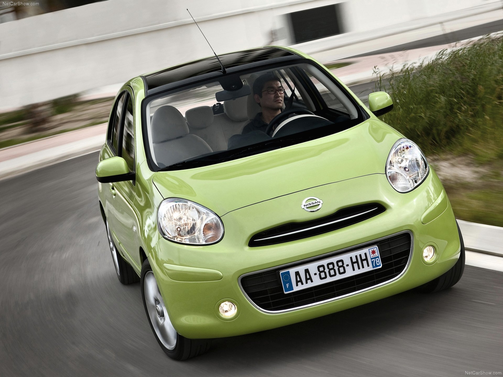 Nissan Micra with picture and wallpaper