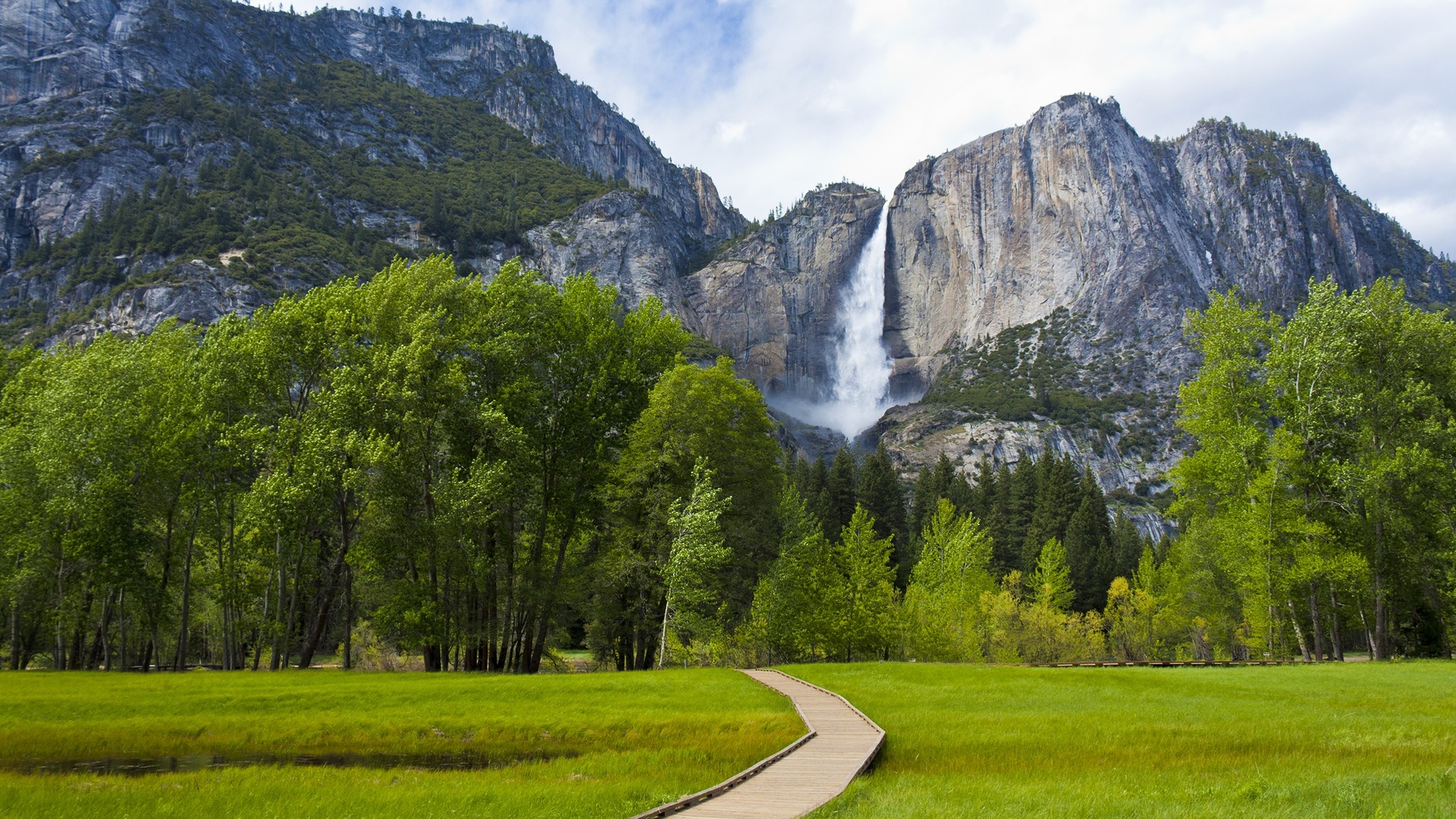Yosemite Falls HD Wallpaper