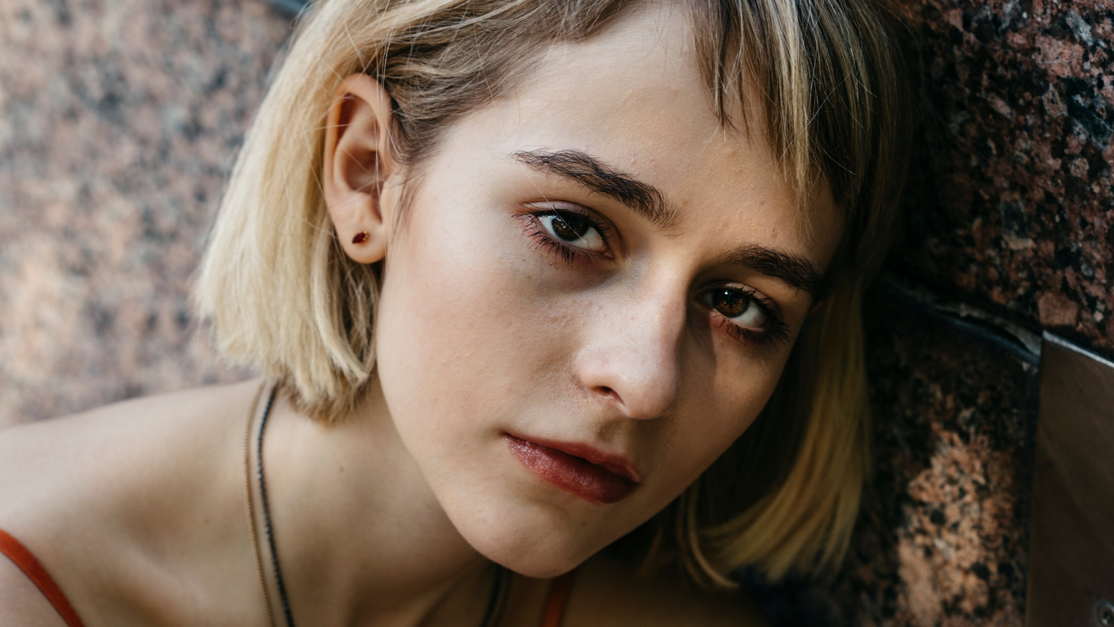 She's 17, Sardonic and Ready to Sing in 'Beetlejuice'