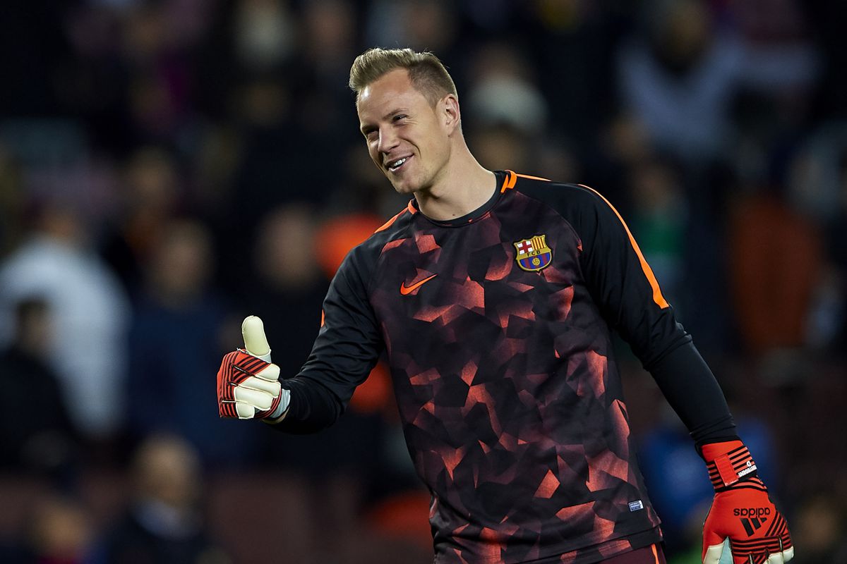 WATCH: Ter Stegen nutmegs Paulinho in Barcelona training