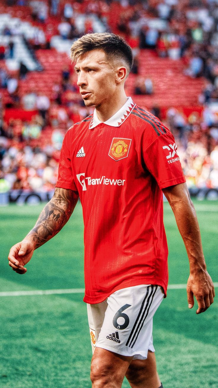 ปักพินโดย Quang Anh Phạm ใน Lisandro Martinez. ลูกฟุตบอล, แมนเชสเตอร์ยูไนเต็ด, ฟุตบอล