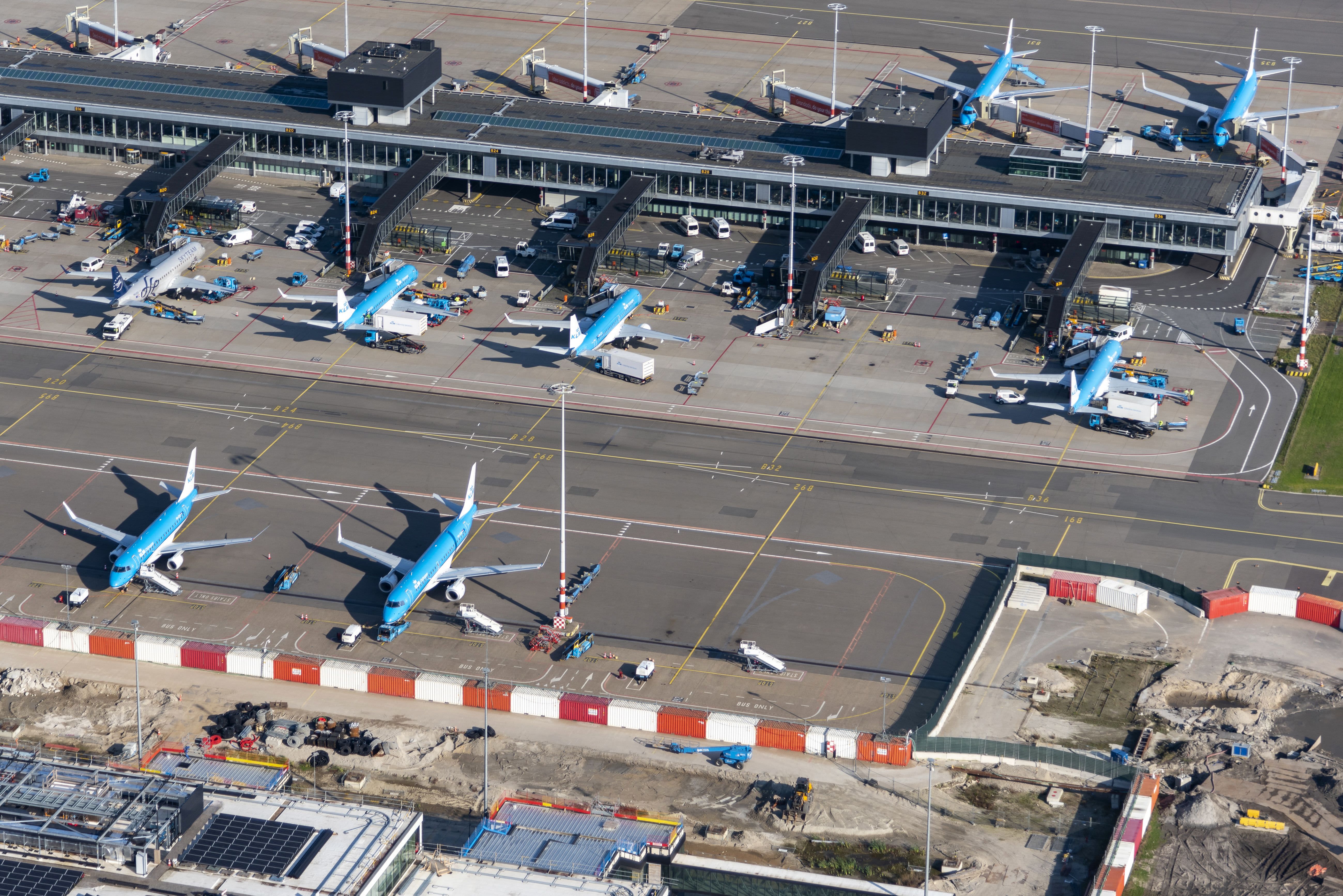 Travelers arriving in Schiphol airport from South Africa positive for Covid
