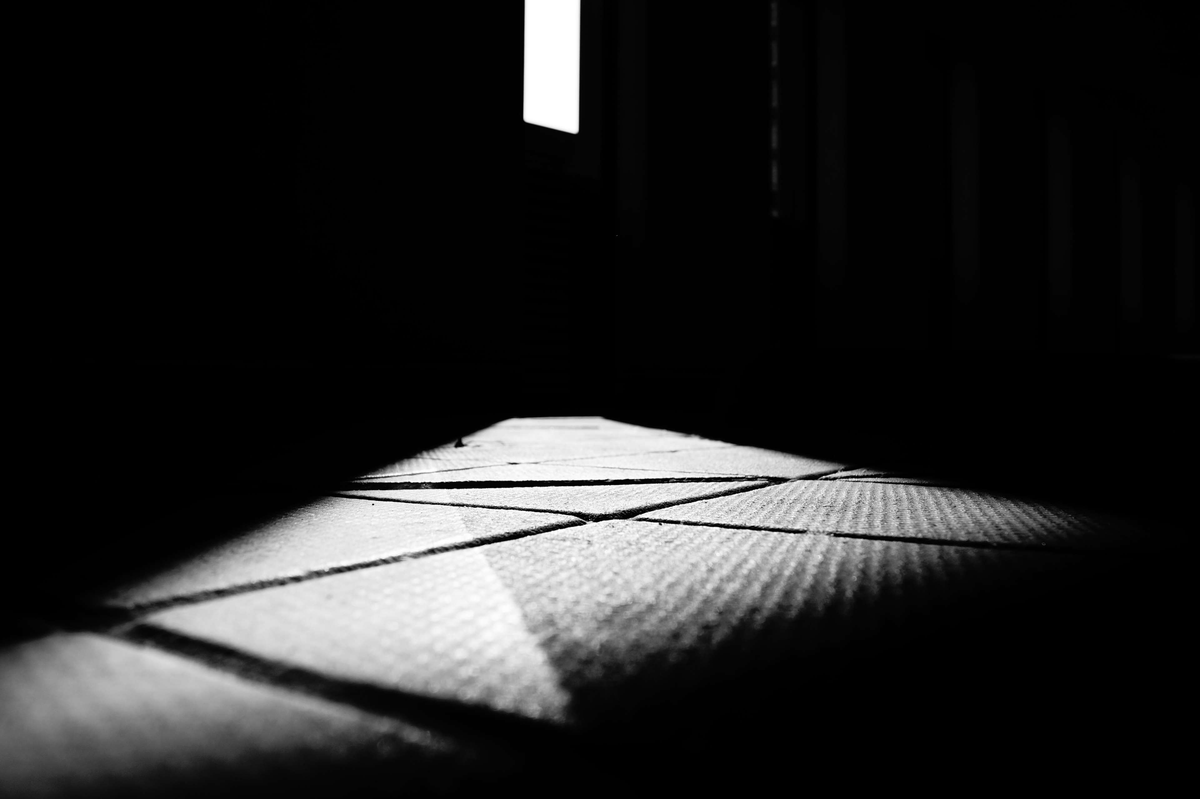 black and white, ground, light, window 4k Gallery HD Wallpaper