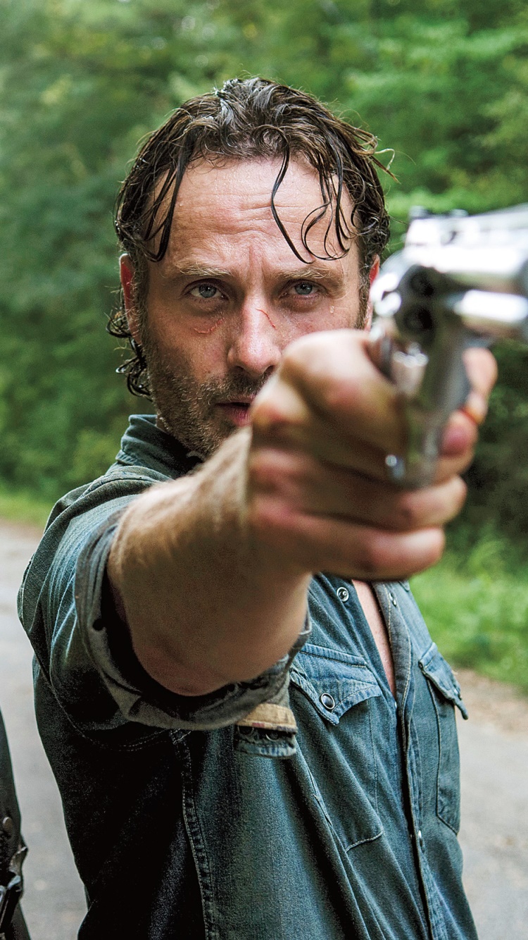 Wallpaper / TV Show The Walking Dead Phone Wallpaper, Andrew Lincoln, Rick Grimes, Gun, 750x1334 free download