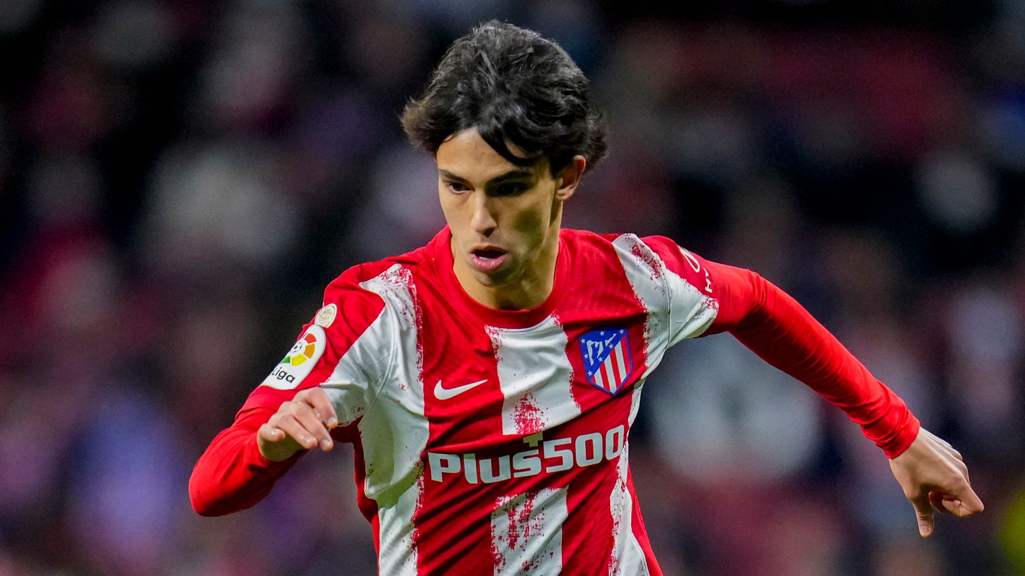 Joao Felix: Atletico Madrid forward flies to London for Chelsea medical ahead of loan move. Transfer Centre News