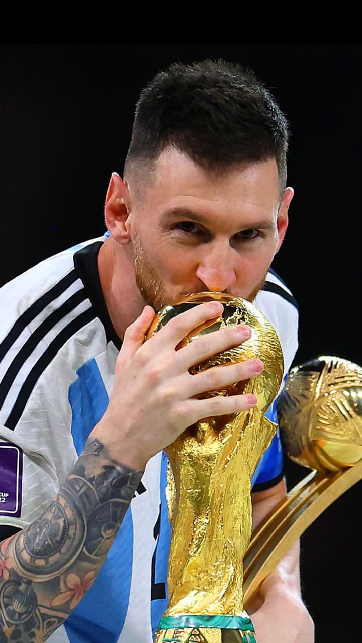 Someone should make a wallpaper of Messi winning the World Cup   rwallpaperengine