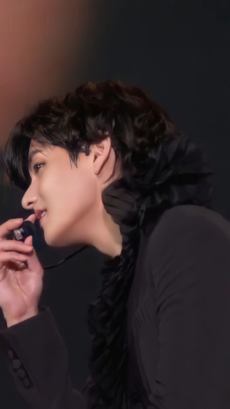 KIM TAEHYUNG в 2023 г. Знаменитые парни, Групповые фото, Знаменитости