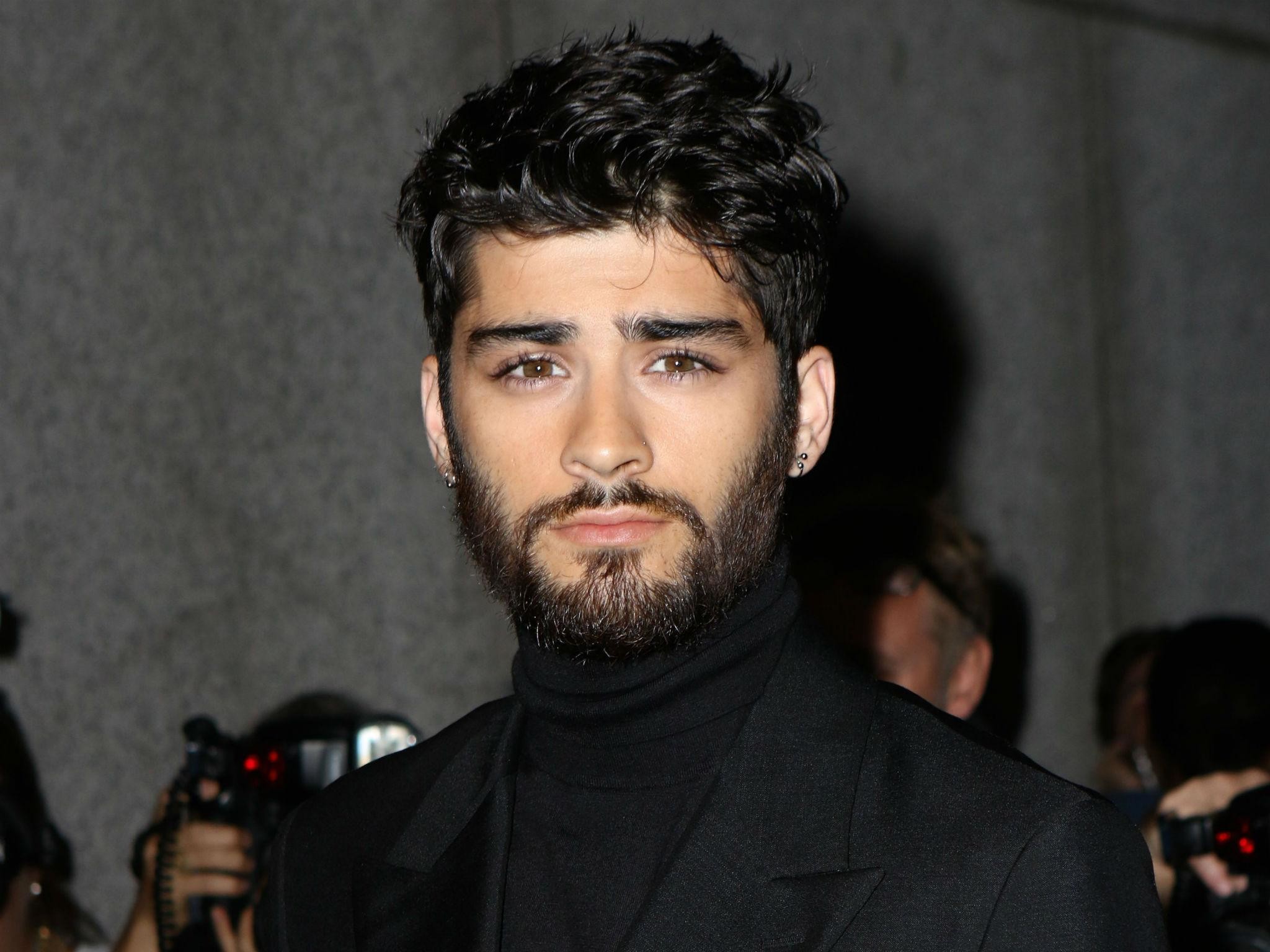 Zayn Malik interrogated for three hours at US airport because 'his name was flagged up on the system'