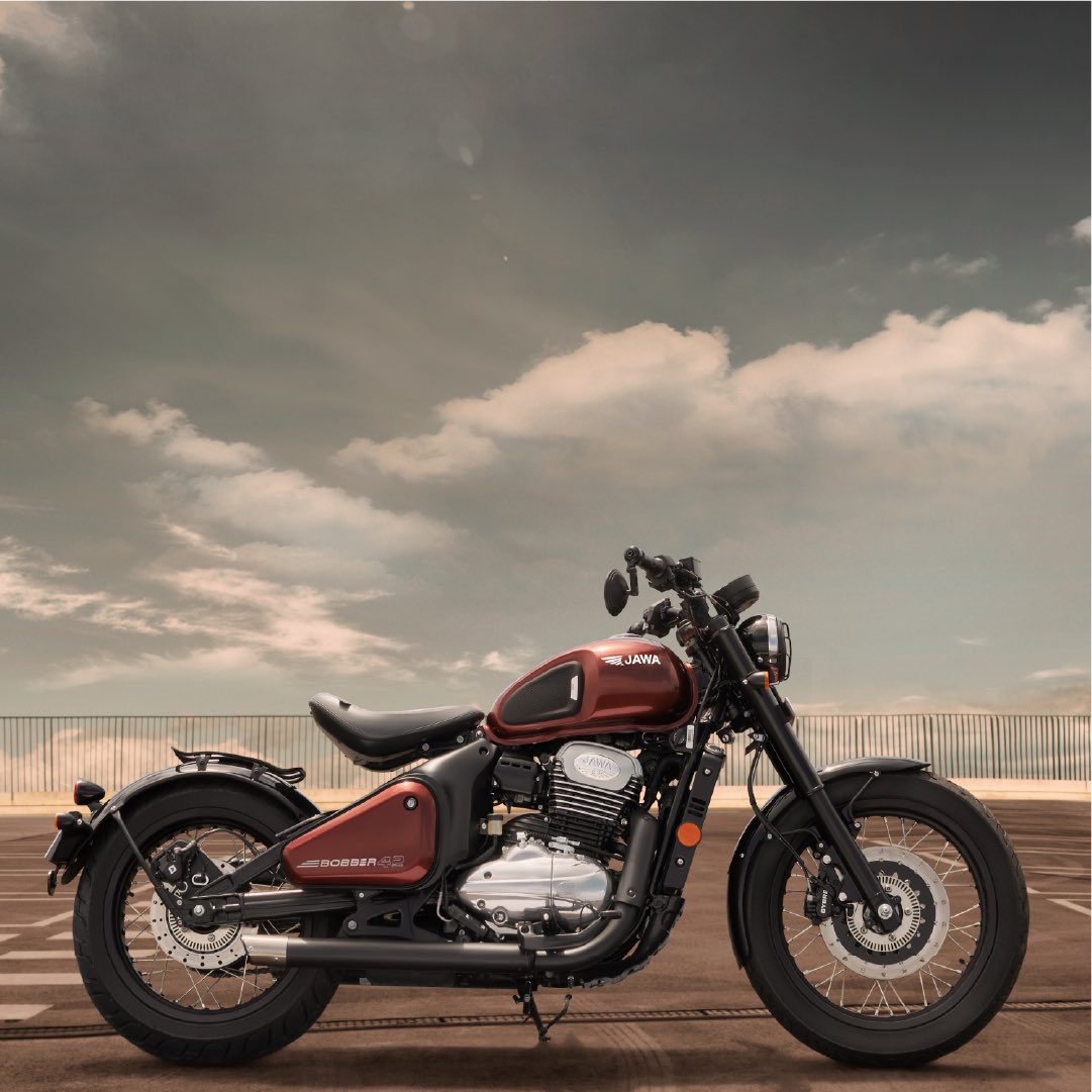 Jawa Motorcycles the 42 Bobber, in Mystic Copper. Ready and eager to obey your whims. Book a test ride. #Jawa42Bobber #Meander