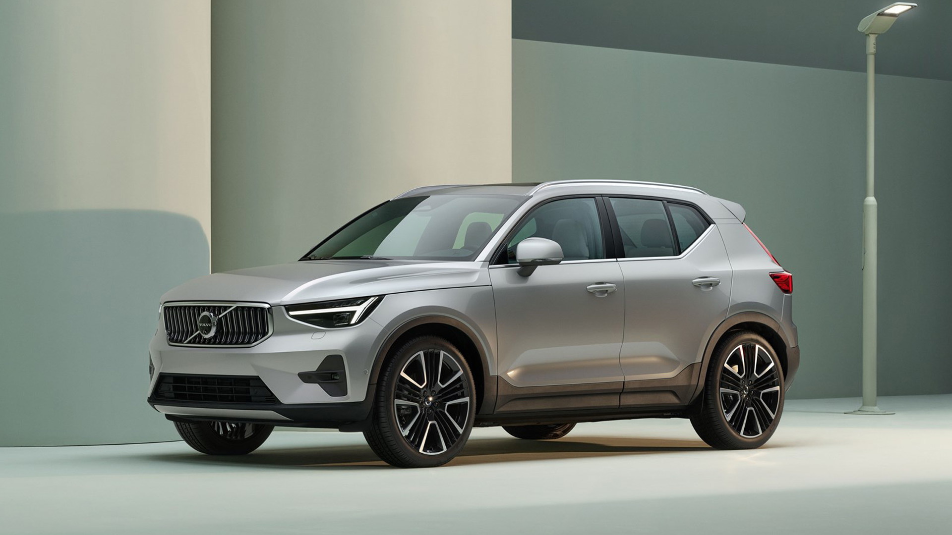 Preview: 2023 Volvo XC40 arrives with new look, fully electrified powertrain lineup