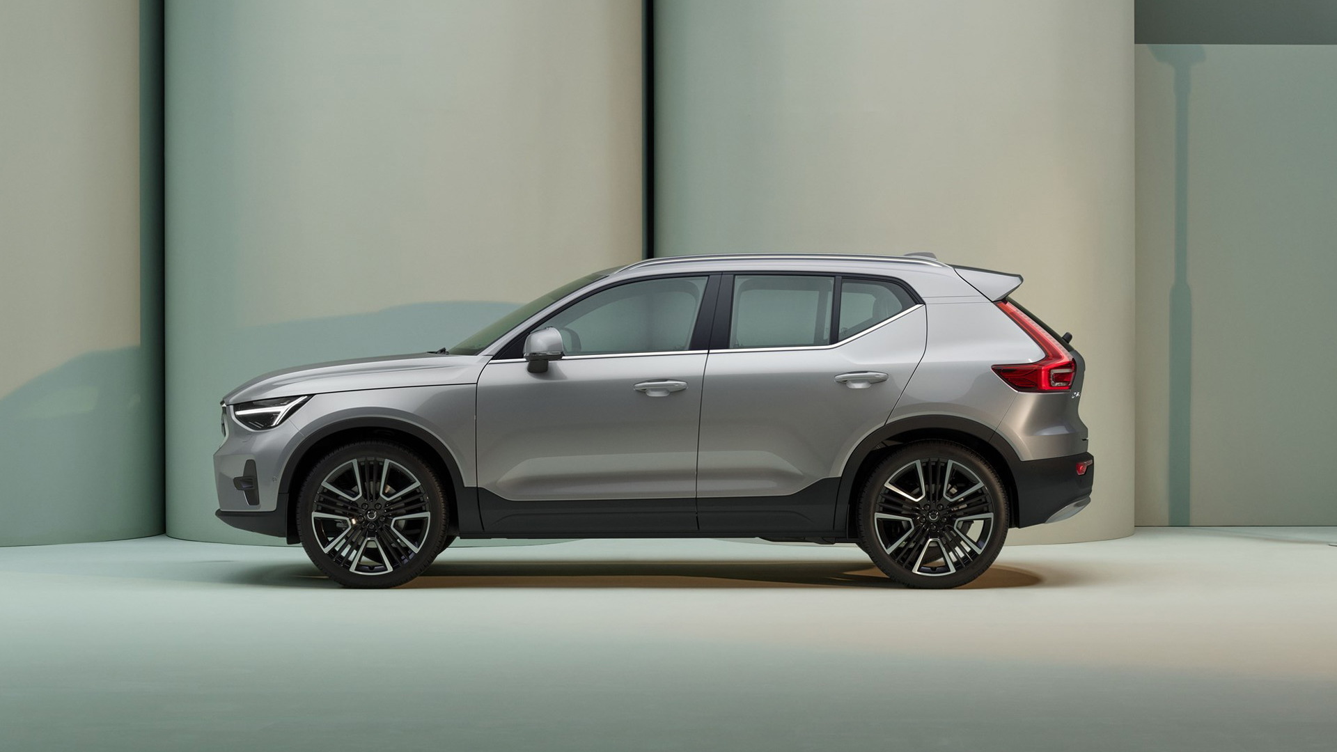 Preview: 2023 Volvo XC40 arrives with new look, fully electrified powertrain lineup