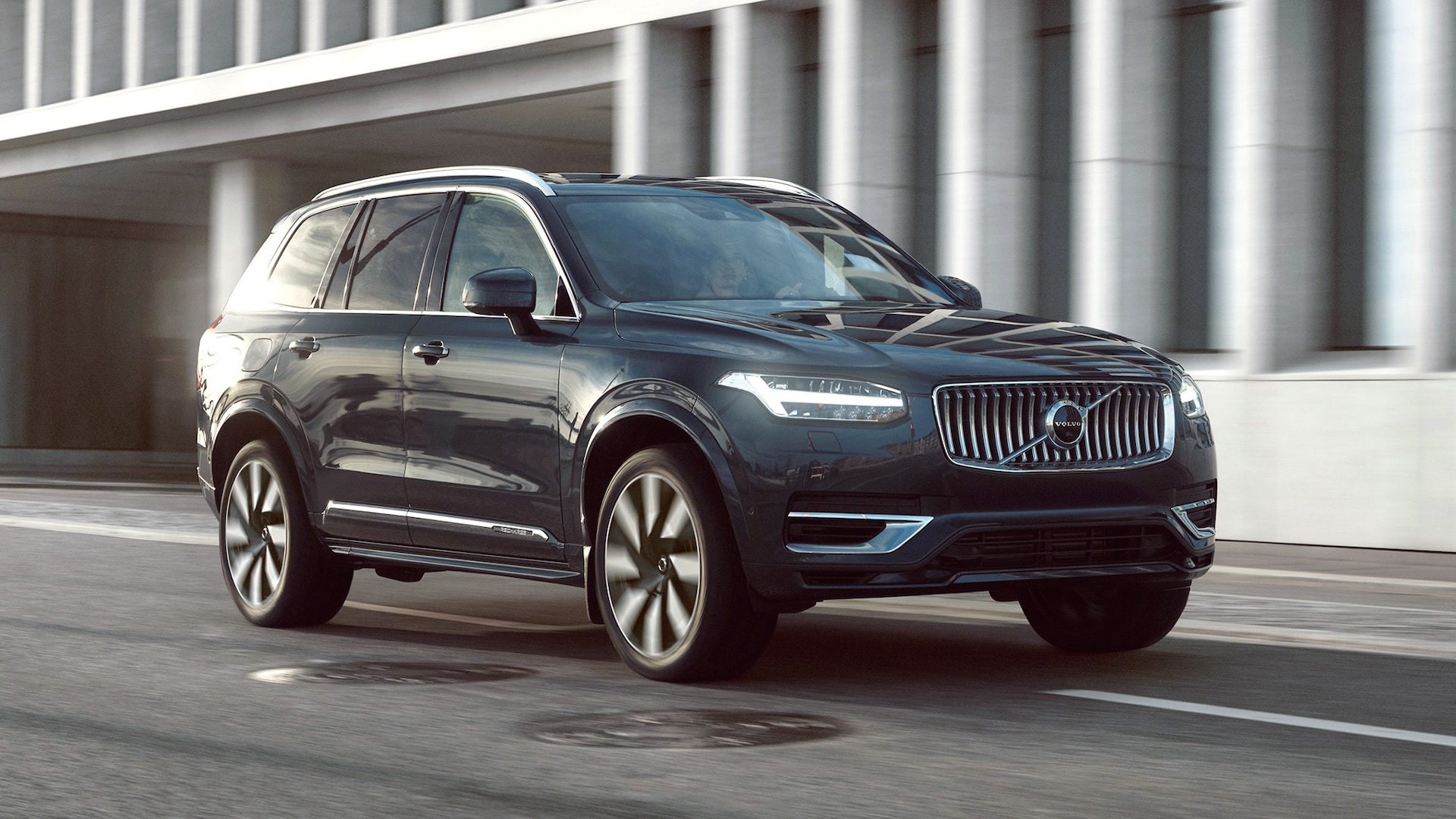 2023 Volvo XC90 Buyer's Guide: Reviews, Specs, Comparisons