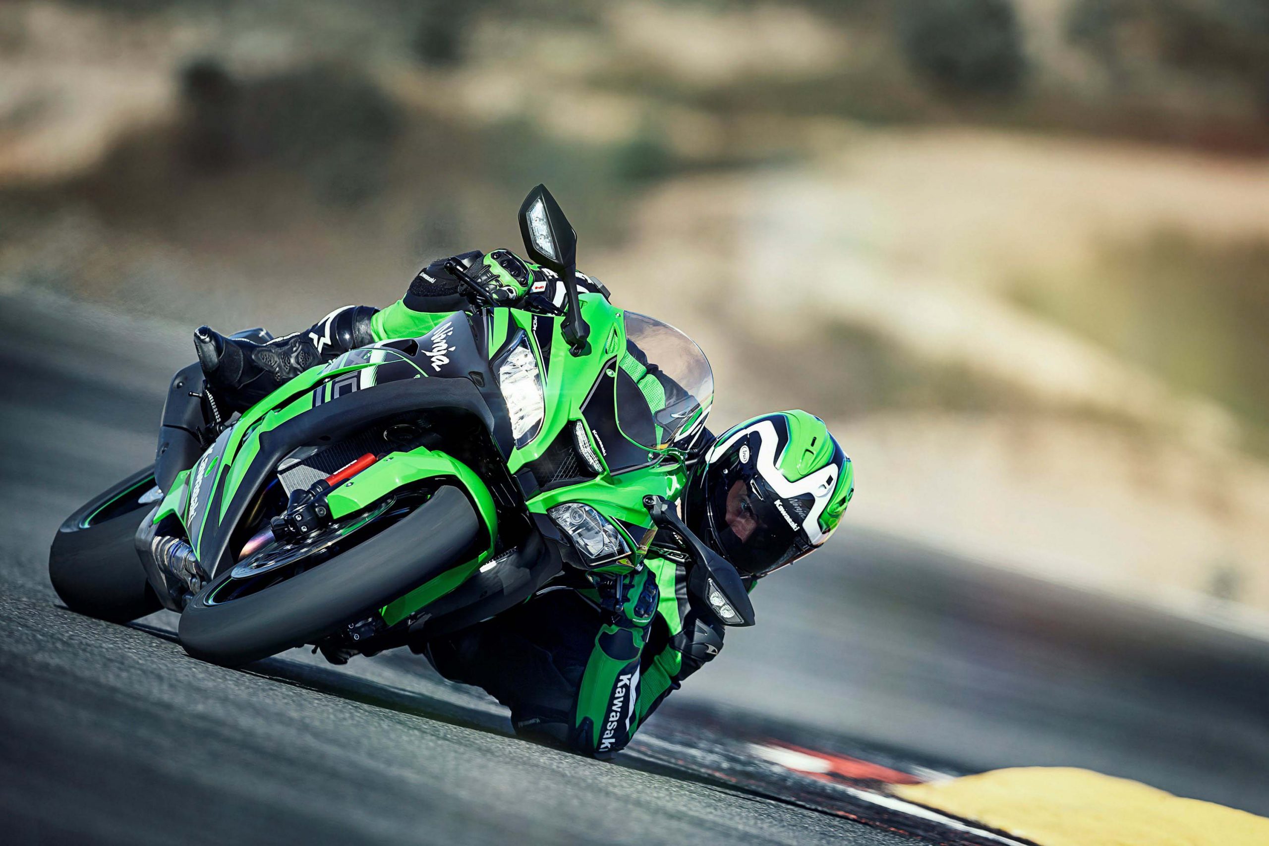 XXX: Kawasaki Ninja ZX 10R KRT Edition & Rubber