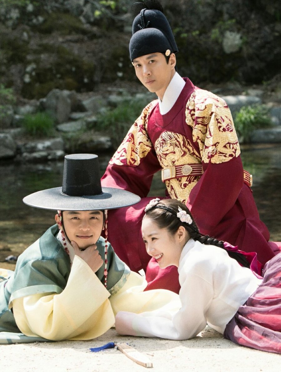 Queen for Seven Days Photo