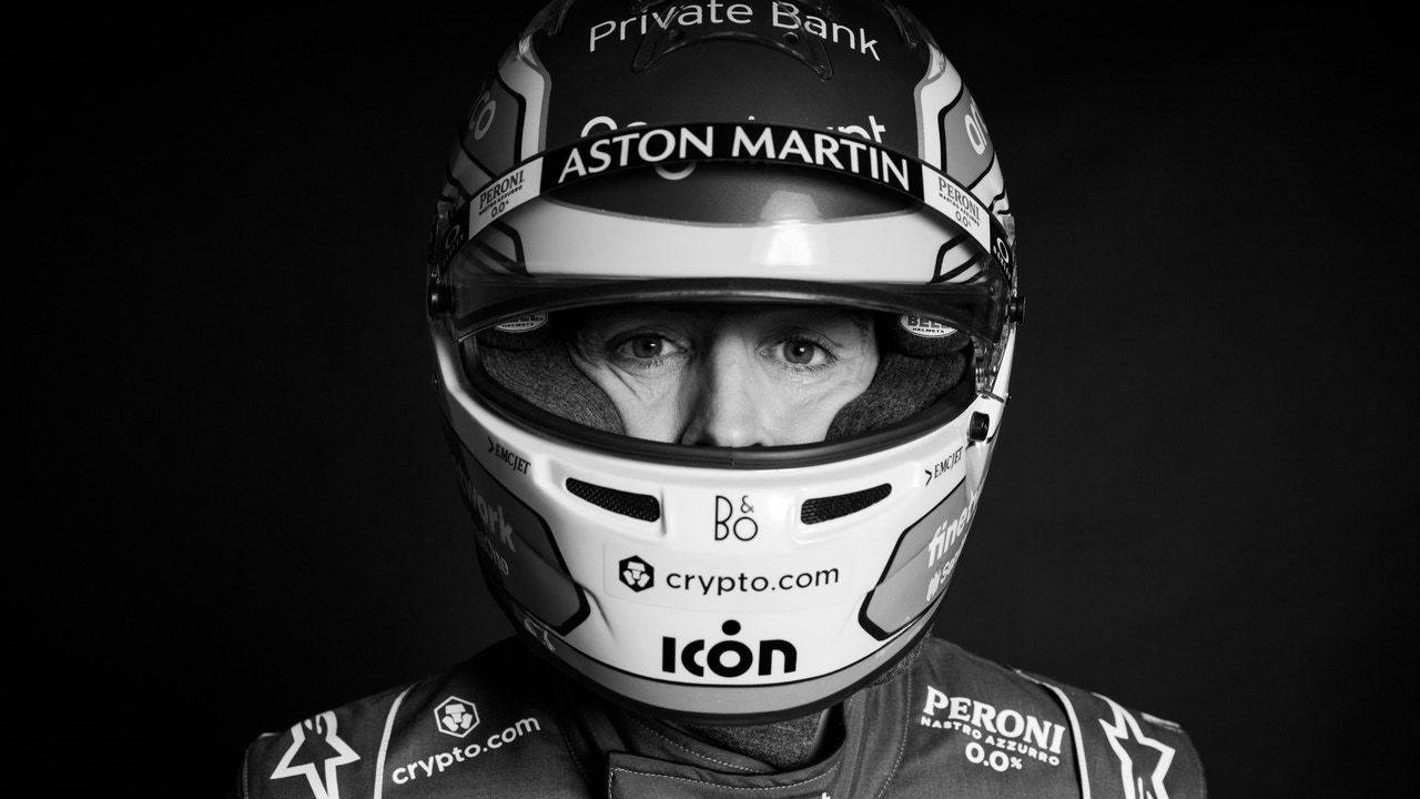 Fernando Alonso's new helmet with Aston Martin