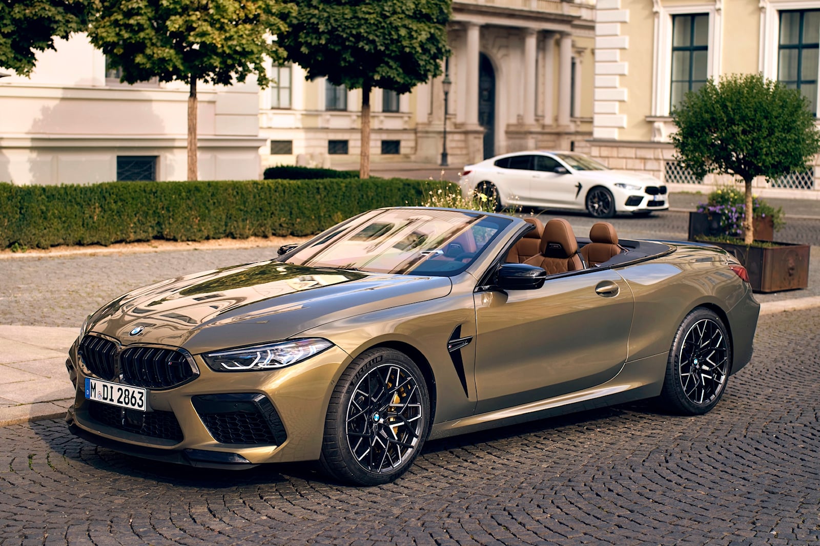 2023 BMW M8 Convertible Exterior Photo