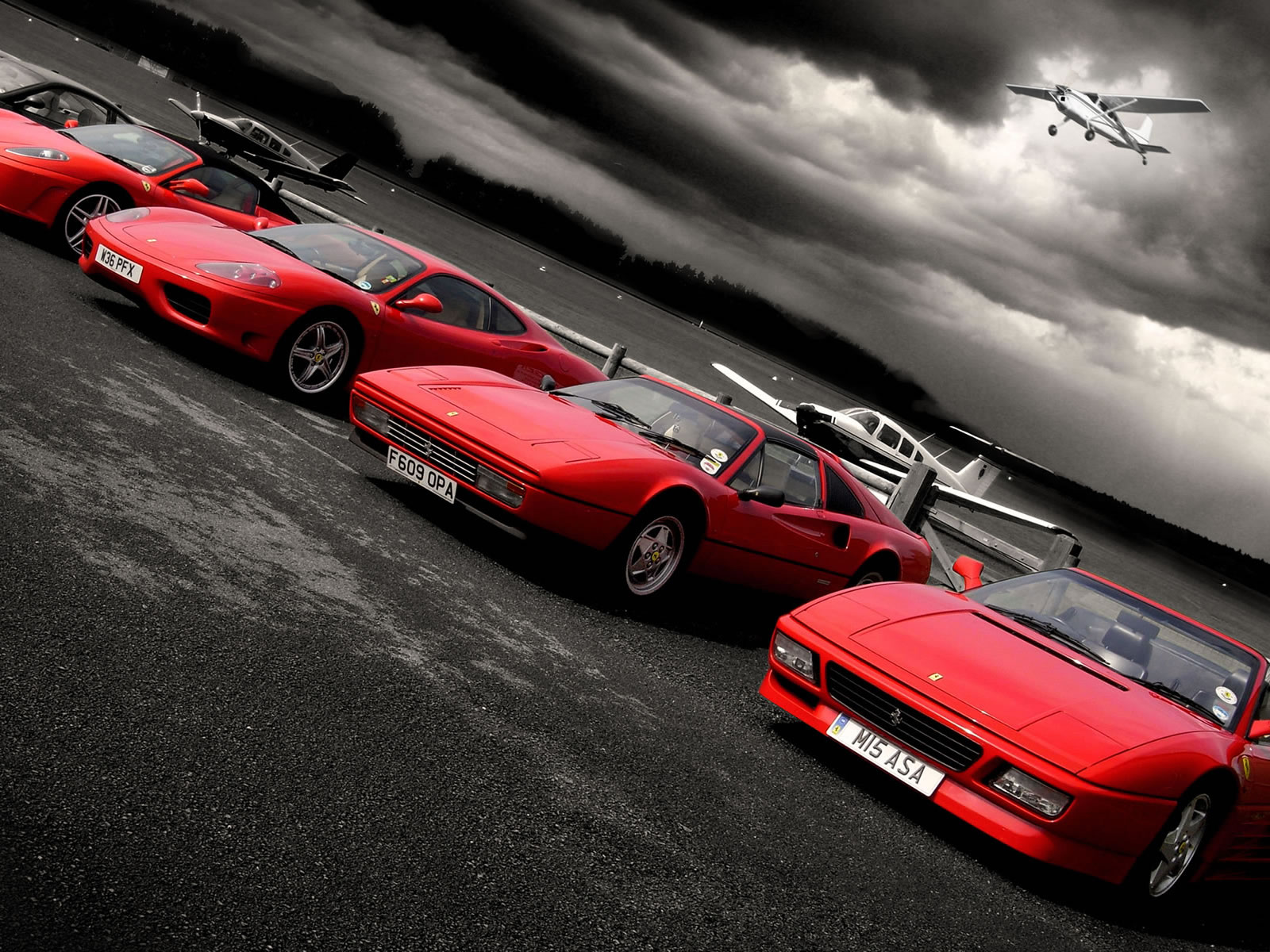 Red Ferrari cars wallpaper. Red Ferrari cars