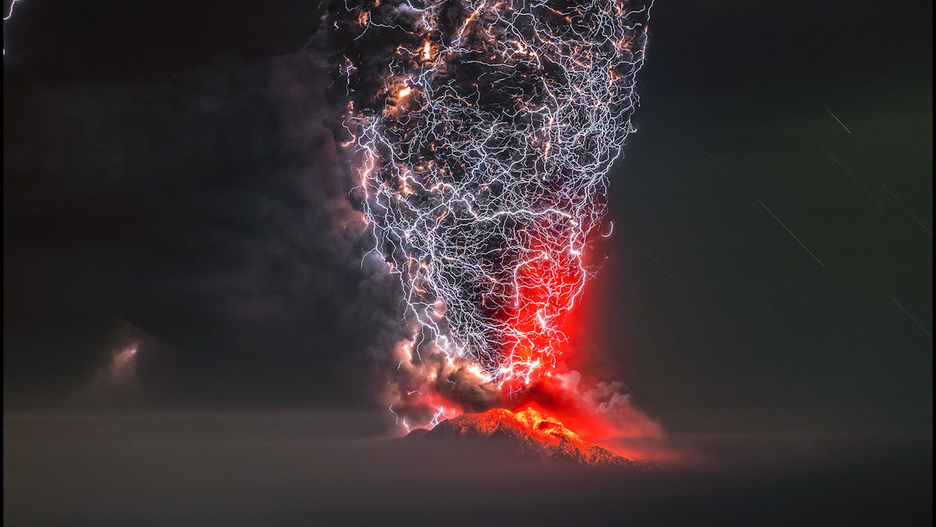 Photo: Prize Winning Volcano Lightning Storm Image Is Stunning