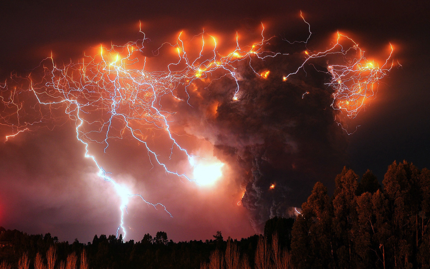 lightning, Chile, smoke, landscape, eruption, night, forest, nature, volcano, sky, trees, clouds Gallery HD Wallpaper