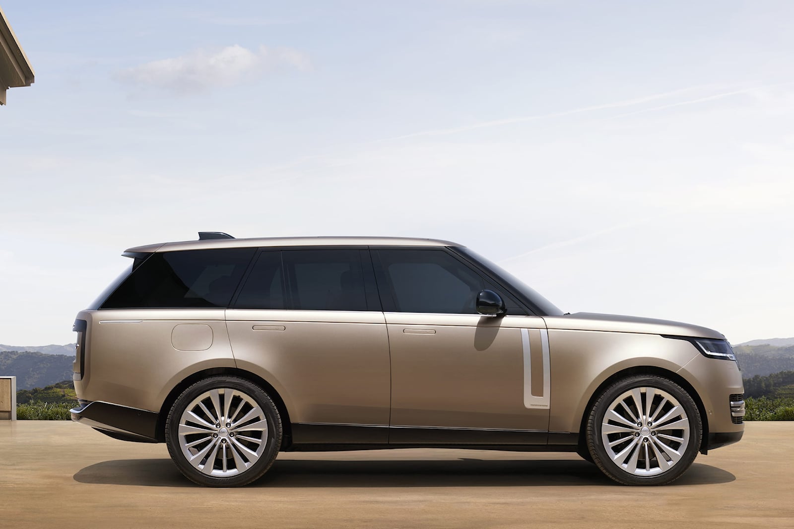 2023 Land Rover Range Rover Exterior Colors & Dimensions: Length, Width, Tires