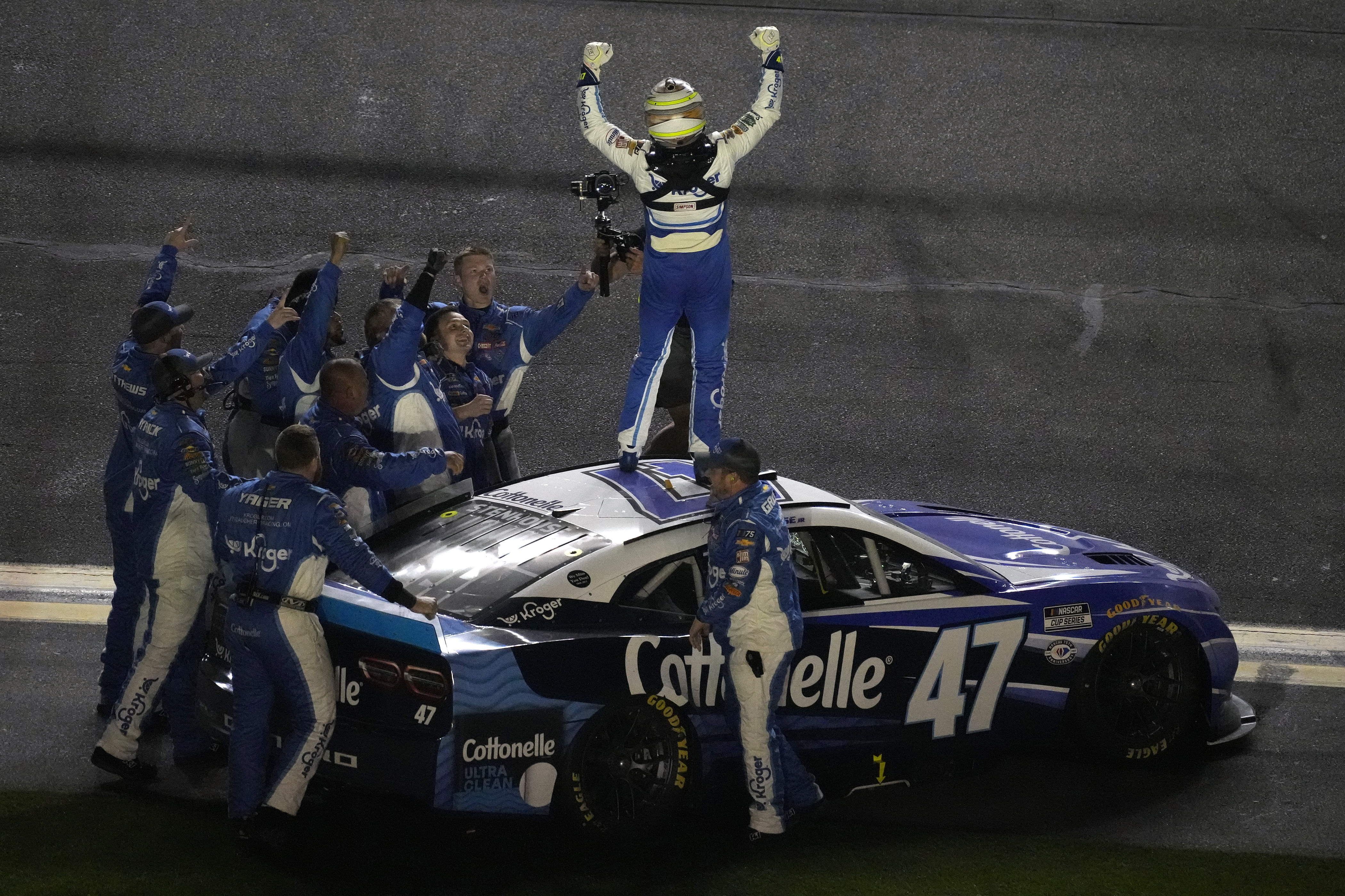 Ricky Stenhouse Jr. wins longest Daytona 500 in history