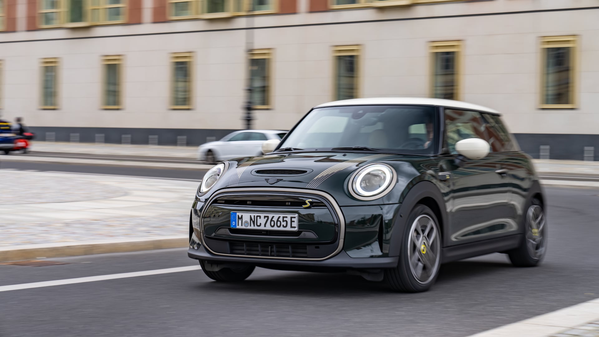 The 2023 Mini Cooper SE Resolute Edition's Bronze Trim Hints at a Future Without Chrome