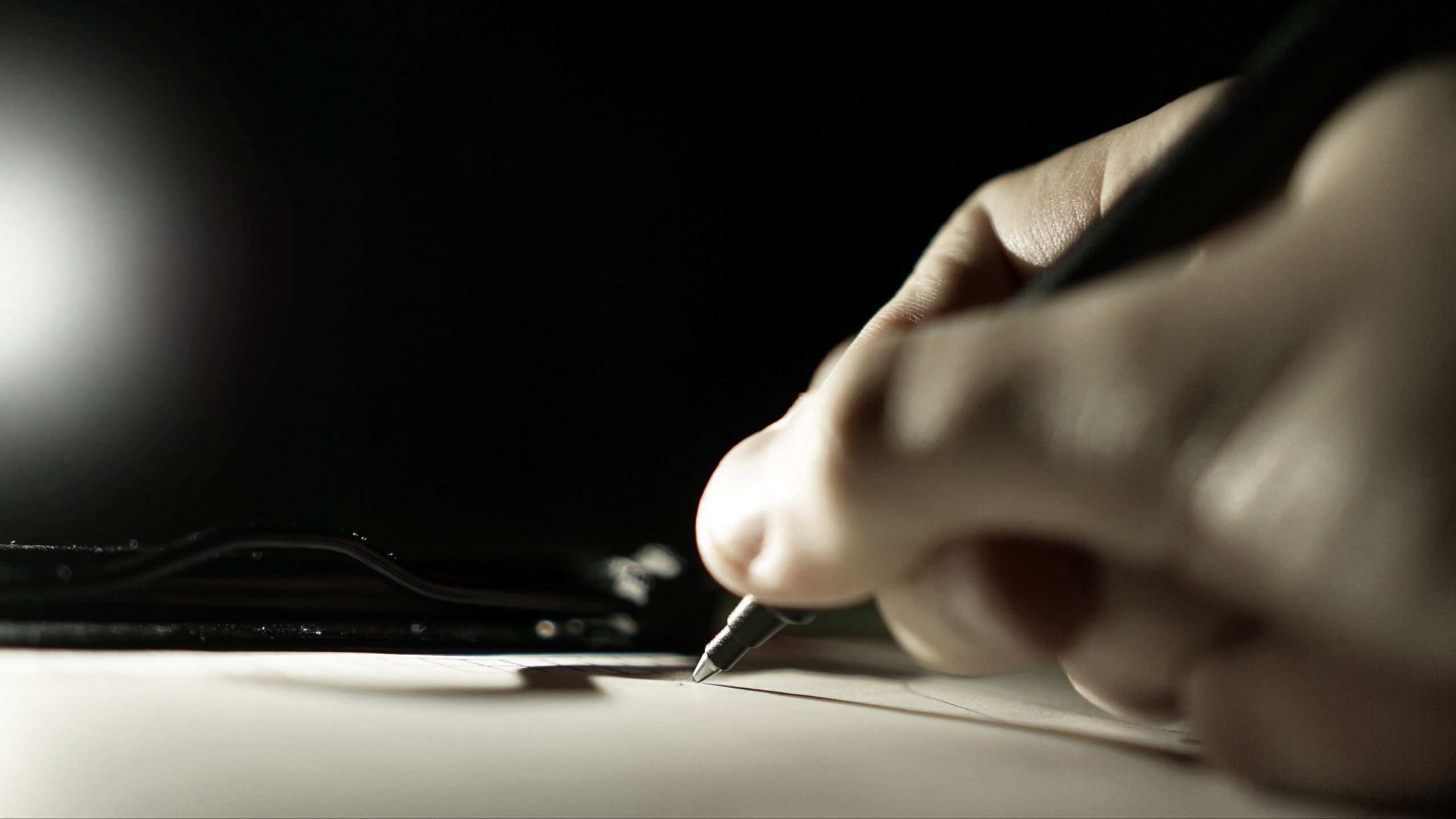Download wallpaper 2560x1440 pen, hand, writing, ballpoint, paper, ink widescreen 16:9 HD background