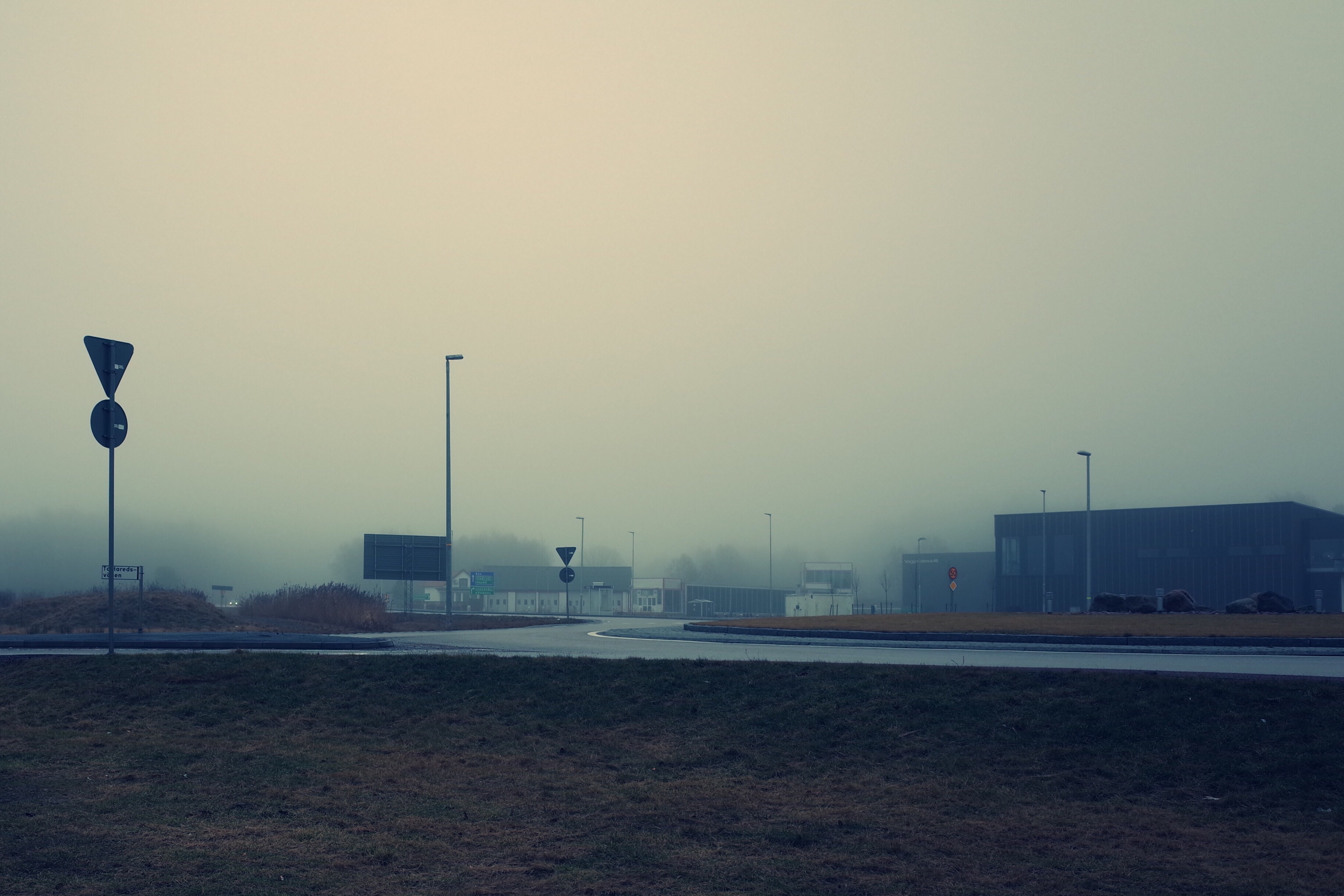 Wallpaper, onramp, Sweden, dreary, sky, sign, warehouse, highway, empty, Nobody, winter, overcast, fog 4896x3264