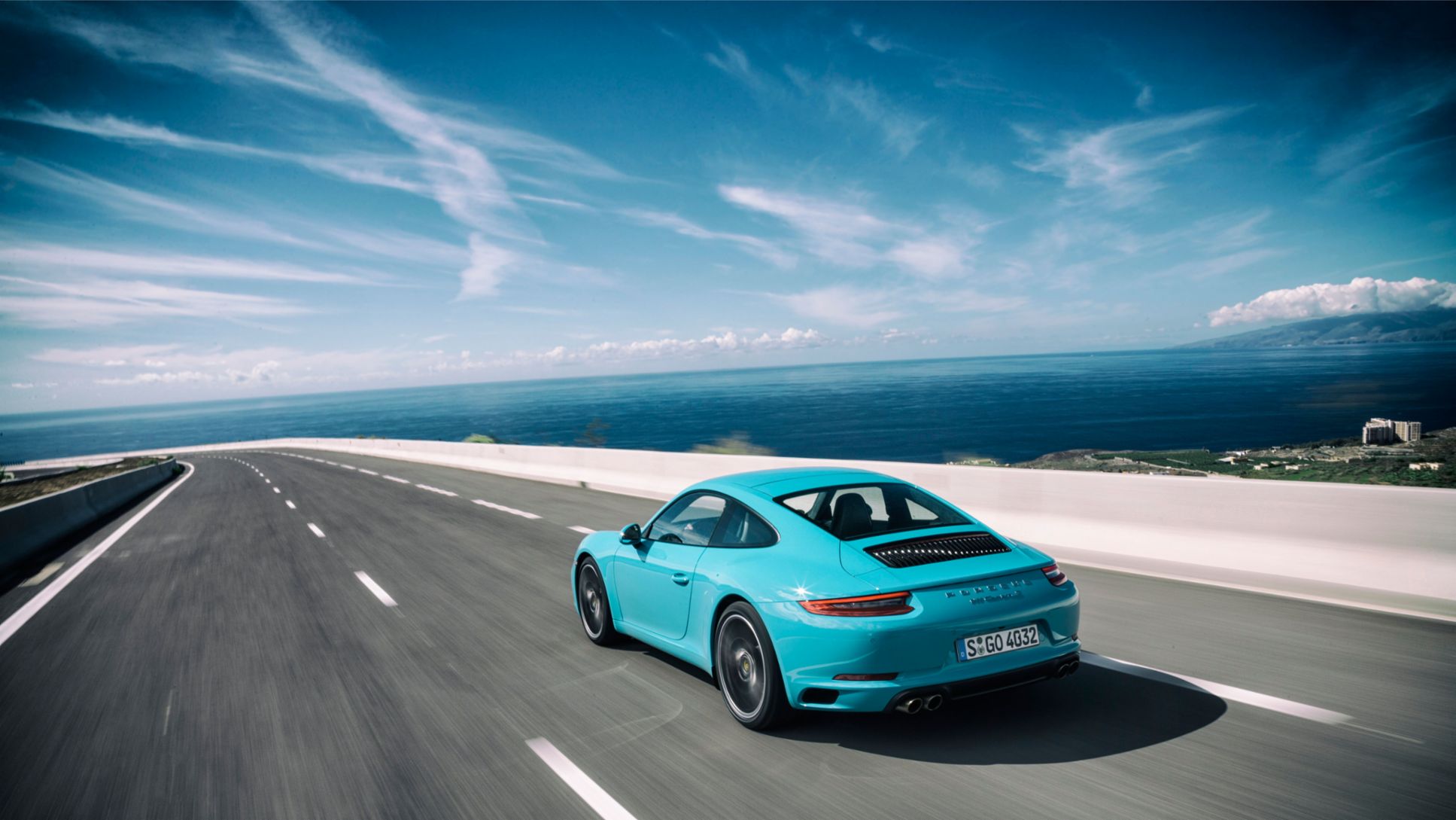 Porsche 911 Carrera and Macan GTS: Premiere on Tenerife