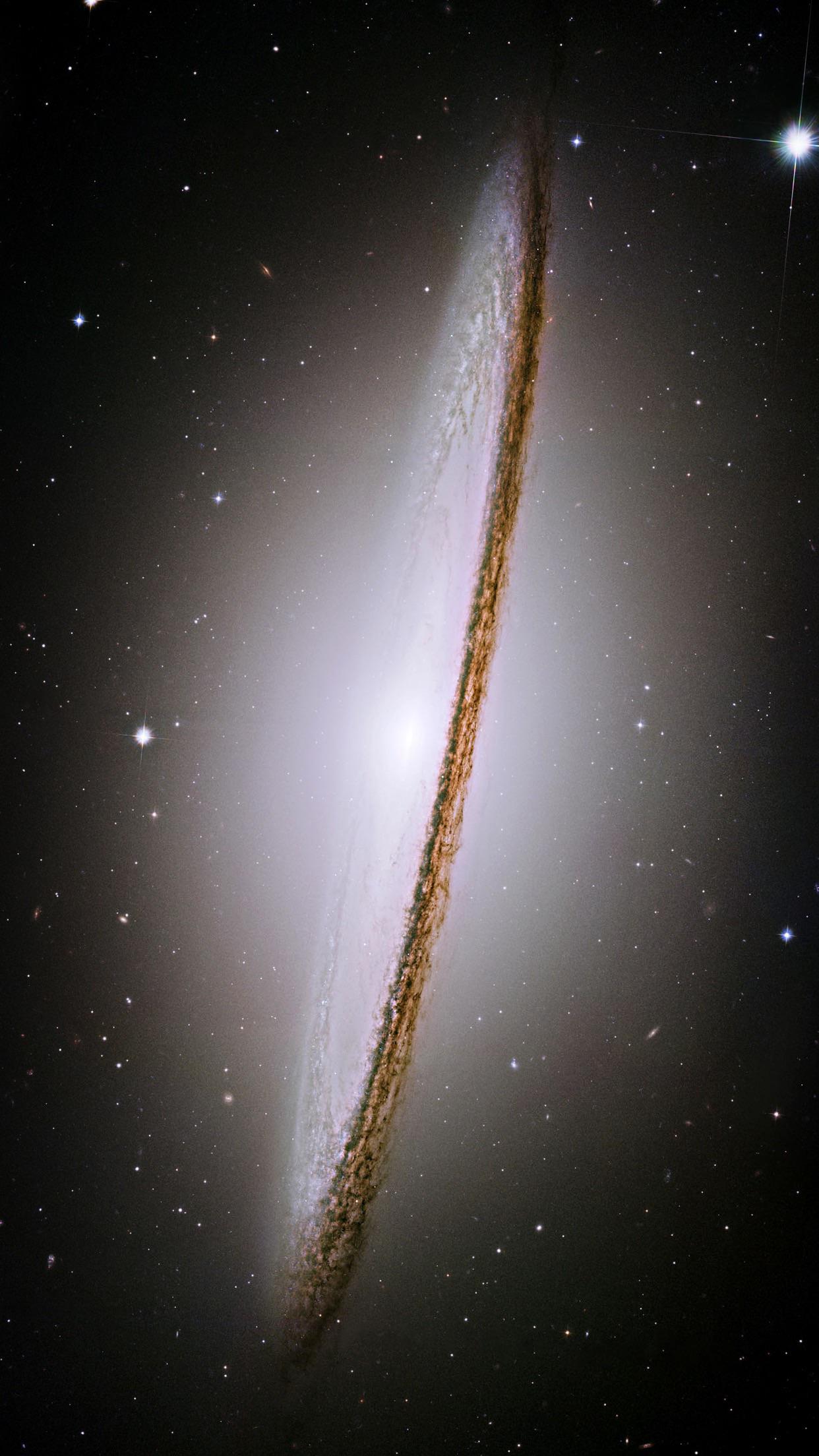 The m104 Sombrero Galaxy. 000 lightyears across and 28 million light years away from earth. What a view