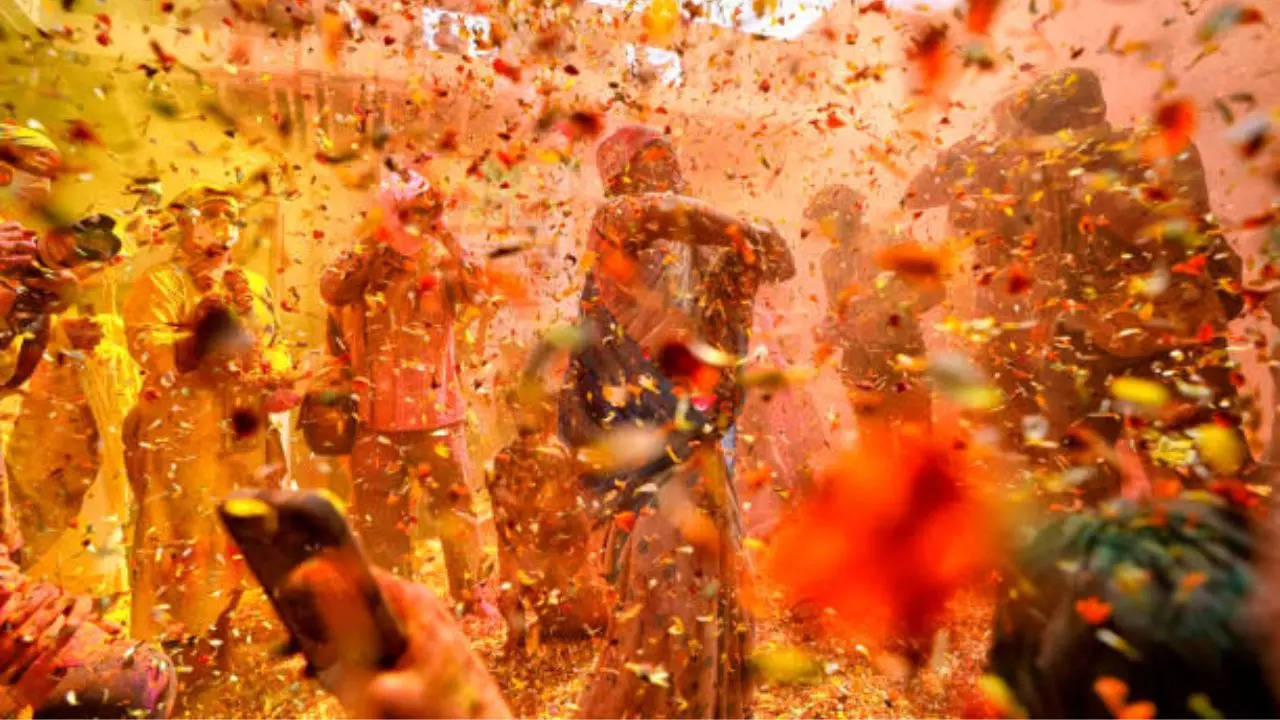 Happy Holika Dahan, Happy Choti Holi and Happy Holi 2023 Image of Gods and Goddesses with quotes and messages
