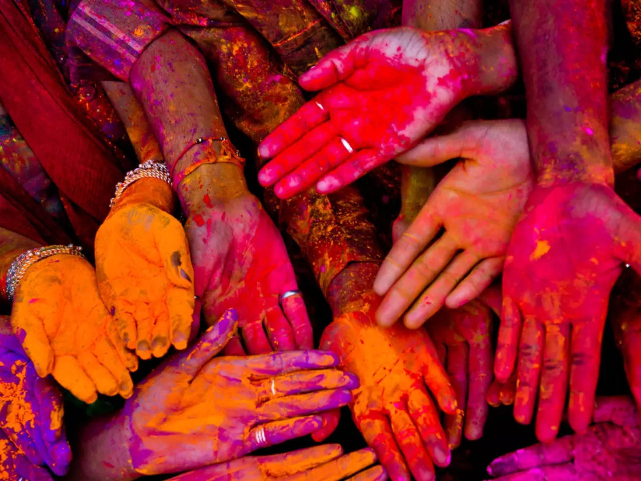 Happy Holi 2023: Wishes, Messages, Quotes and Image to share with your loved ones of India