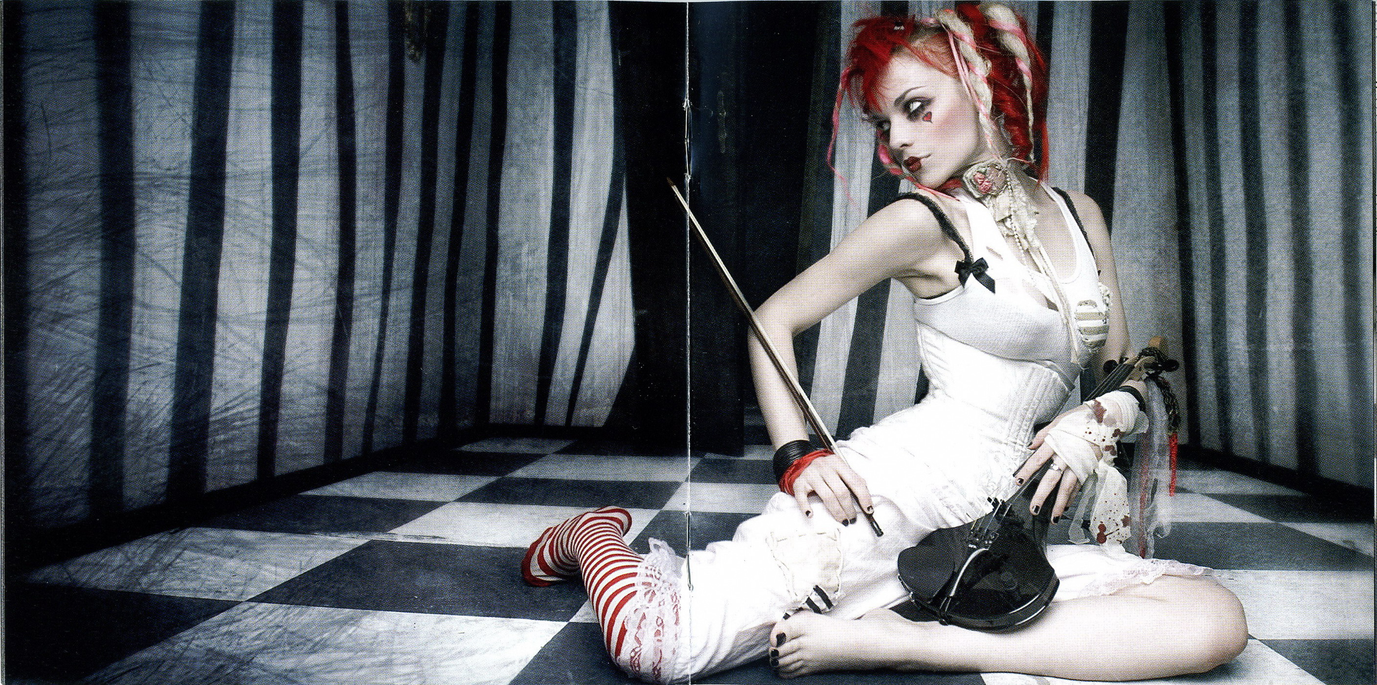 HD desktop wallpaper: Music, People, Gothic, Singer, Violin, Emilie Autumn download free picture