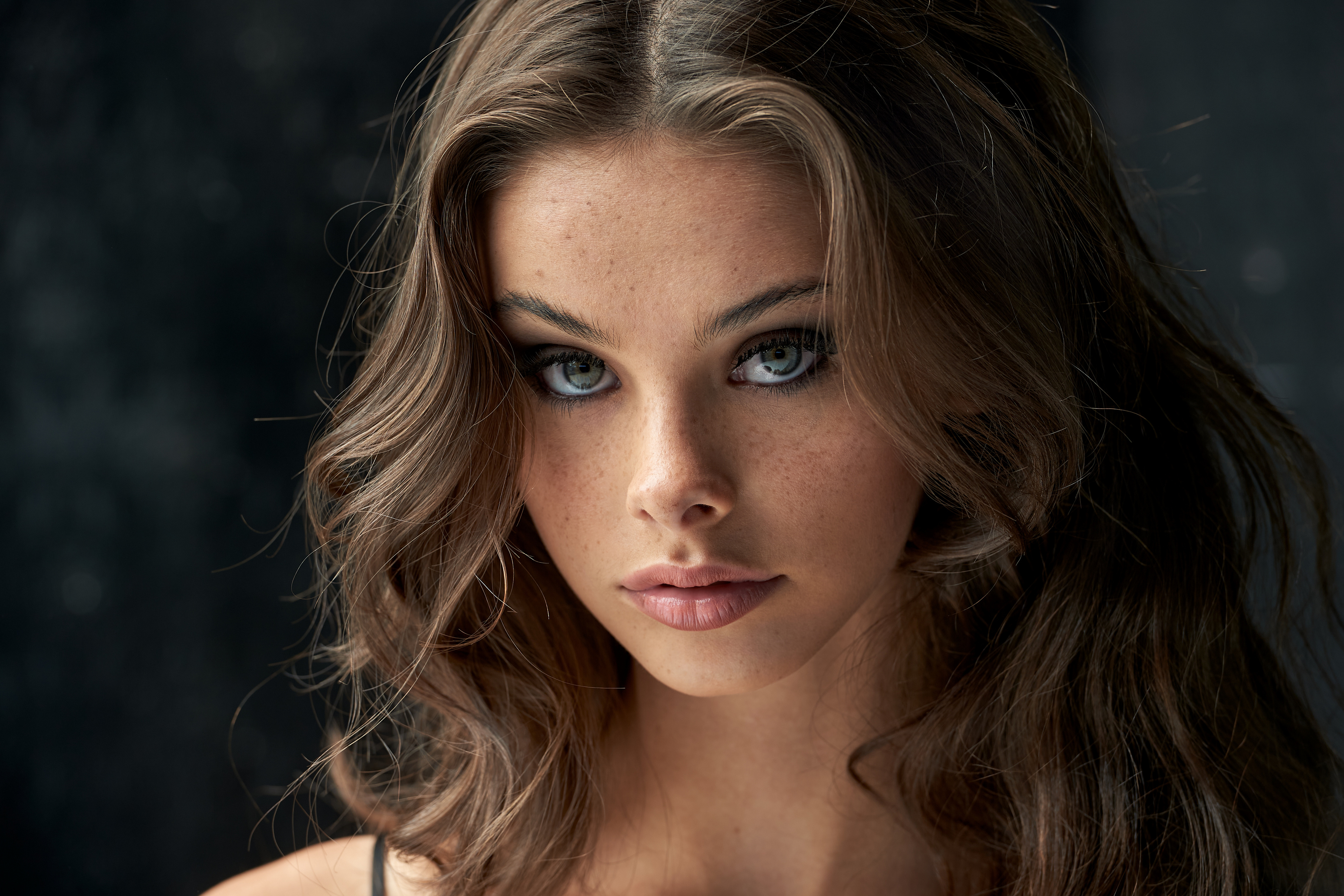 Meika Woollard Model Women Makeup Face Portrait Dark Background Wallpaper:3840x2560