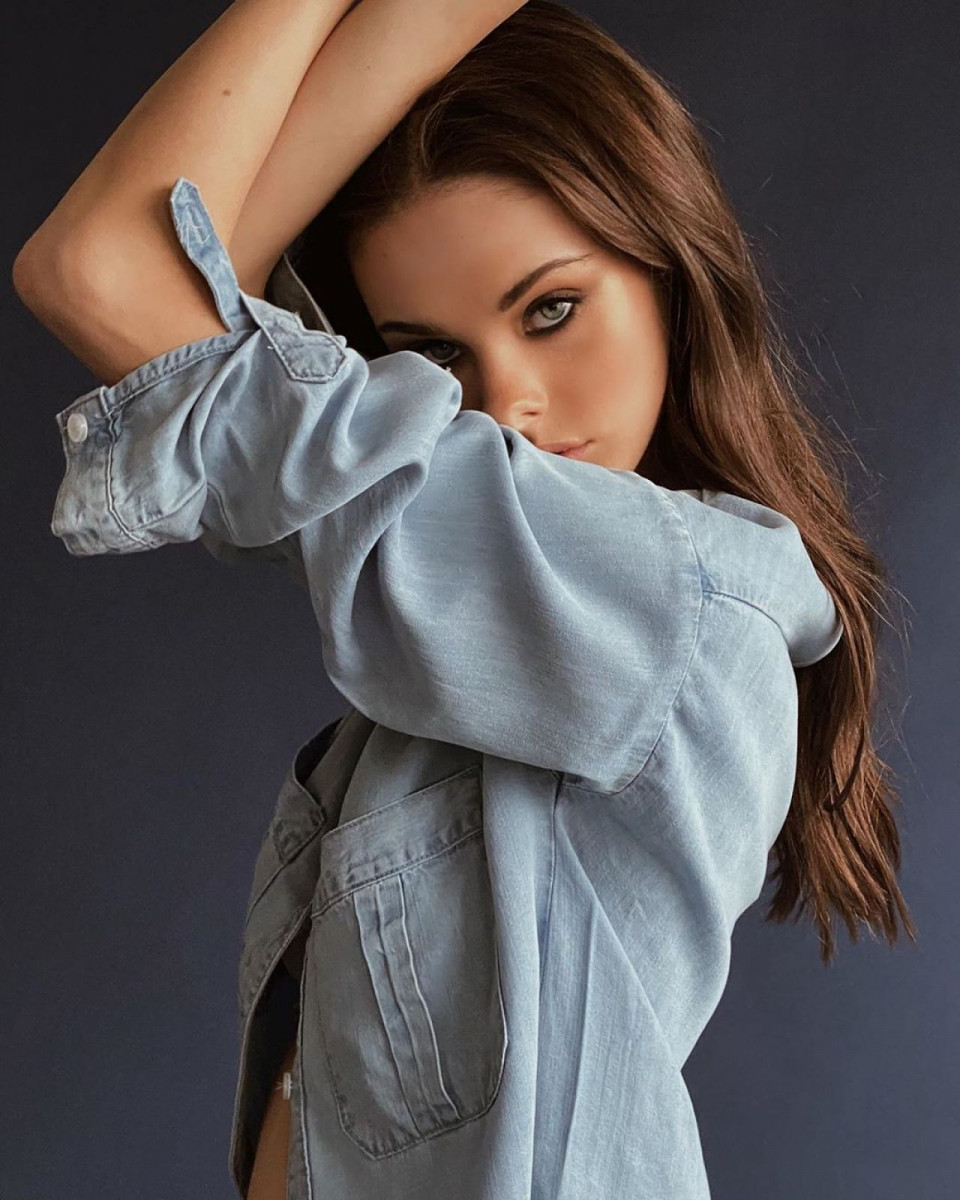 Meika Woollard wallpaper