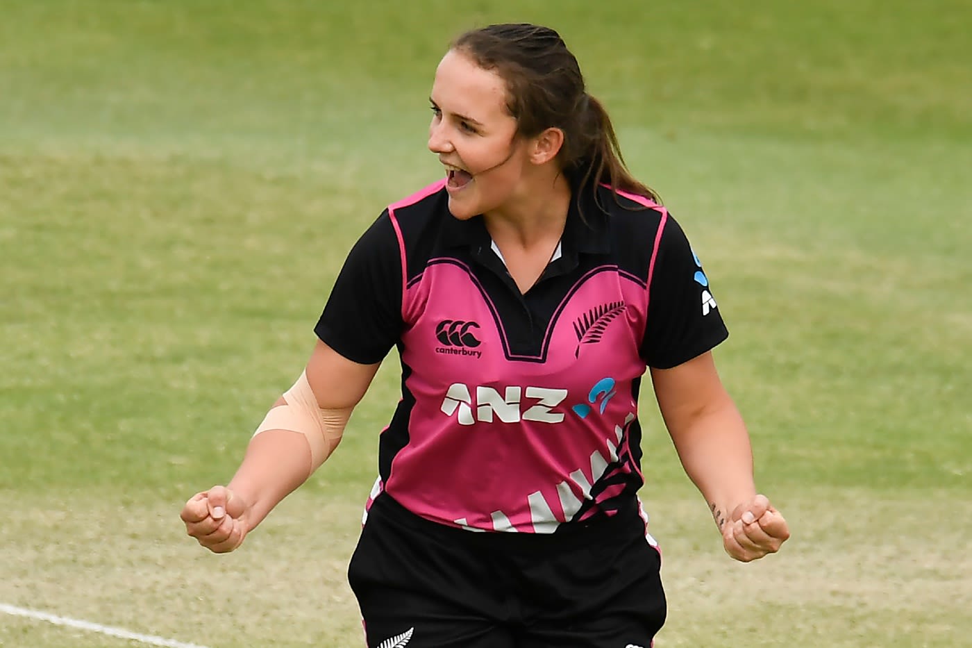 Amelia Kerr celebrates a wicket