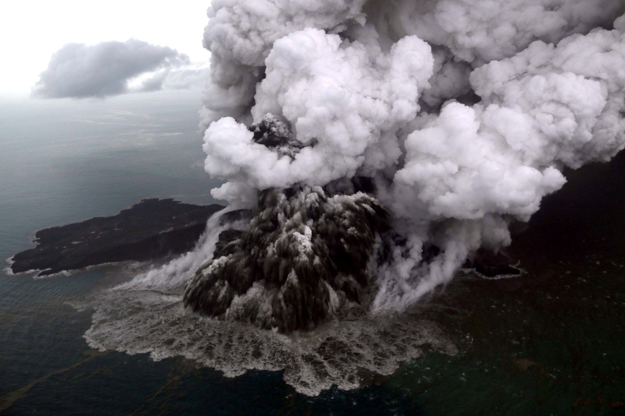 Indonesia's Anak Krakatau Volcano That Triggered Deadly Tsunami Now A Quarter Of Its Pre Eruption Size