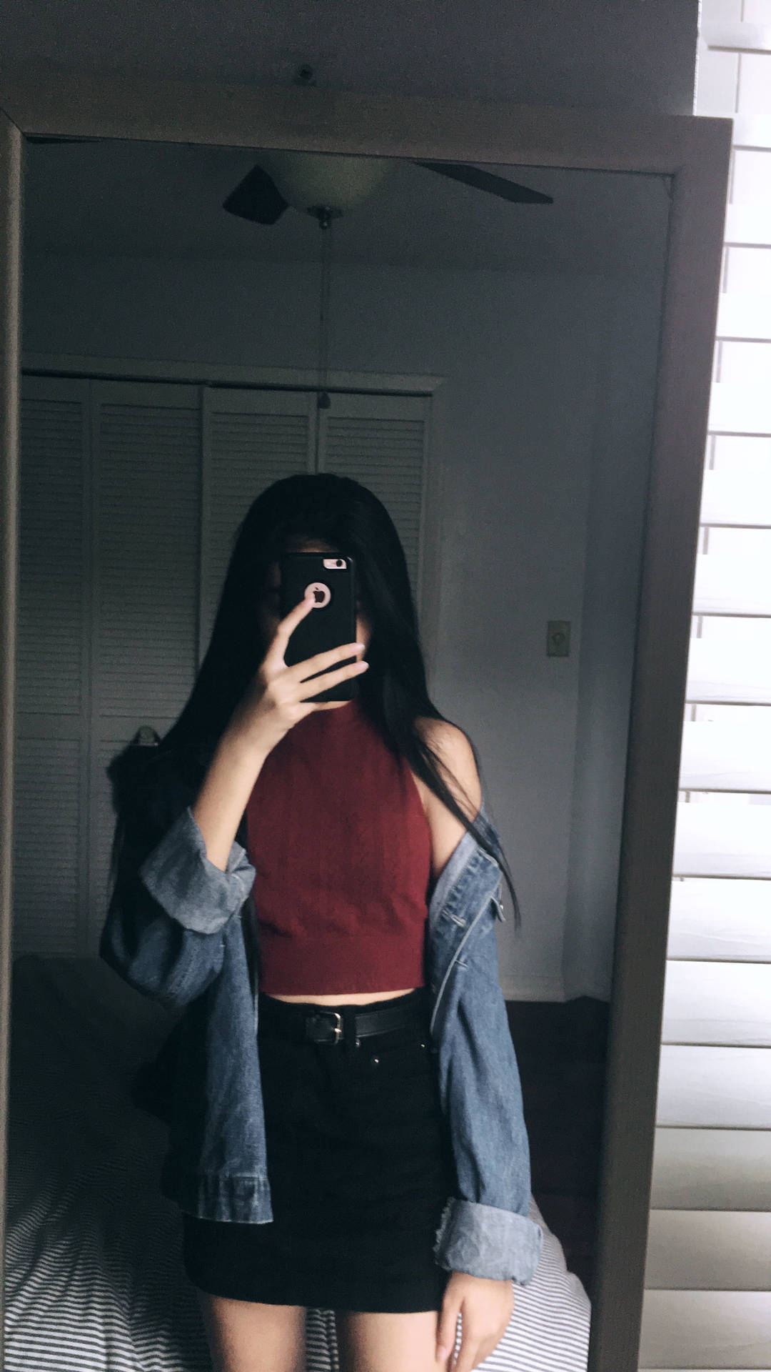 Download Girl Aesthetic Mirror Selfie Wallpaper