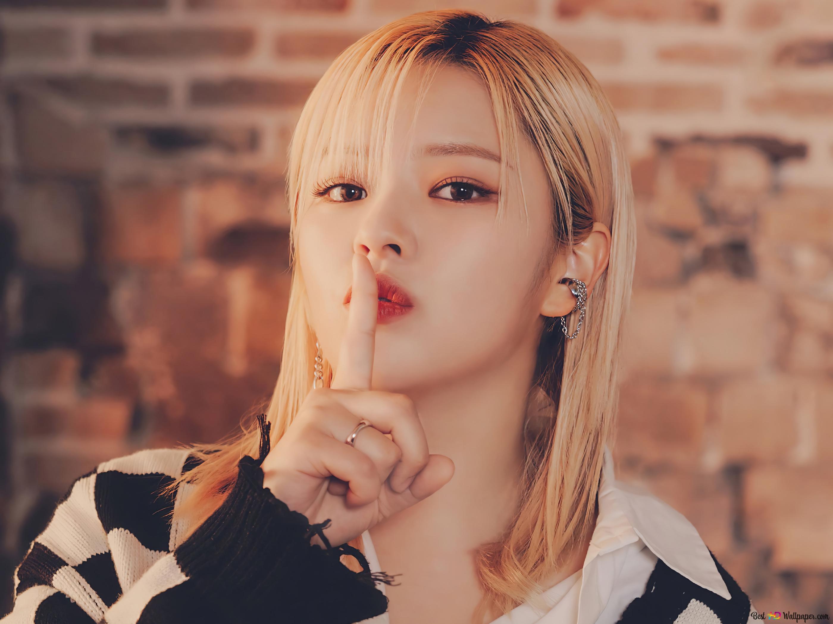 TWICE's Jeongyeon. Season's Greetings 2023 4K wallpaper download