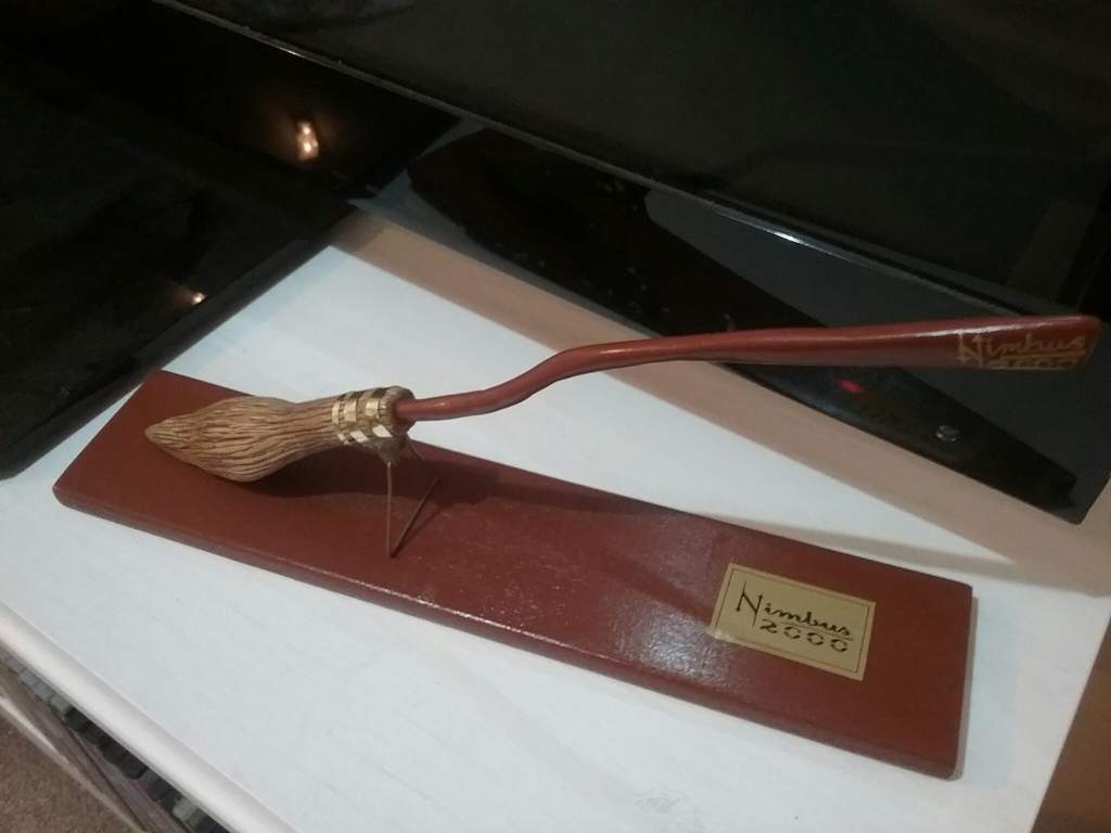 Homemade Nimbus 2000 replica with stand. Harry Potter Amino