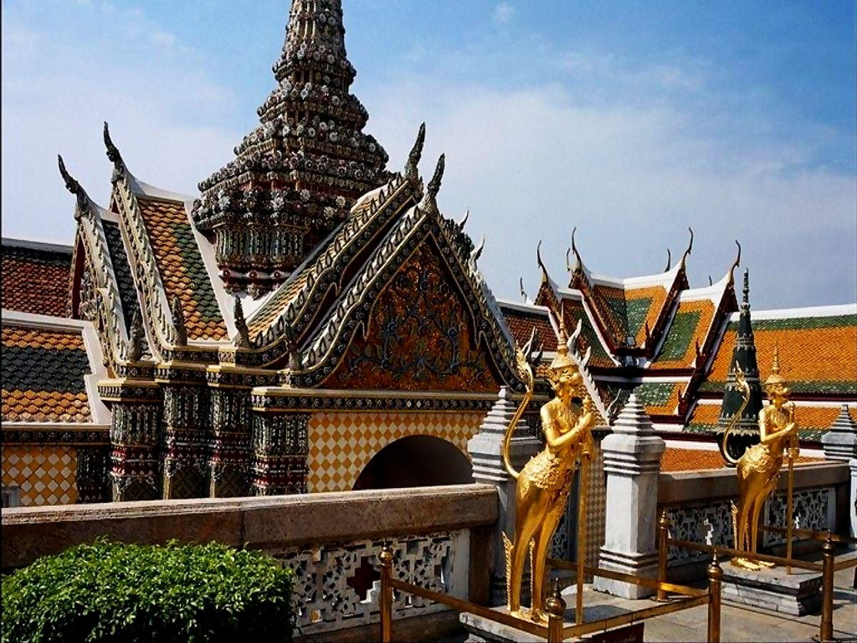Laptop Palace, Bangkok, Thailand background picture. FREE Download image