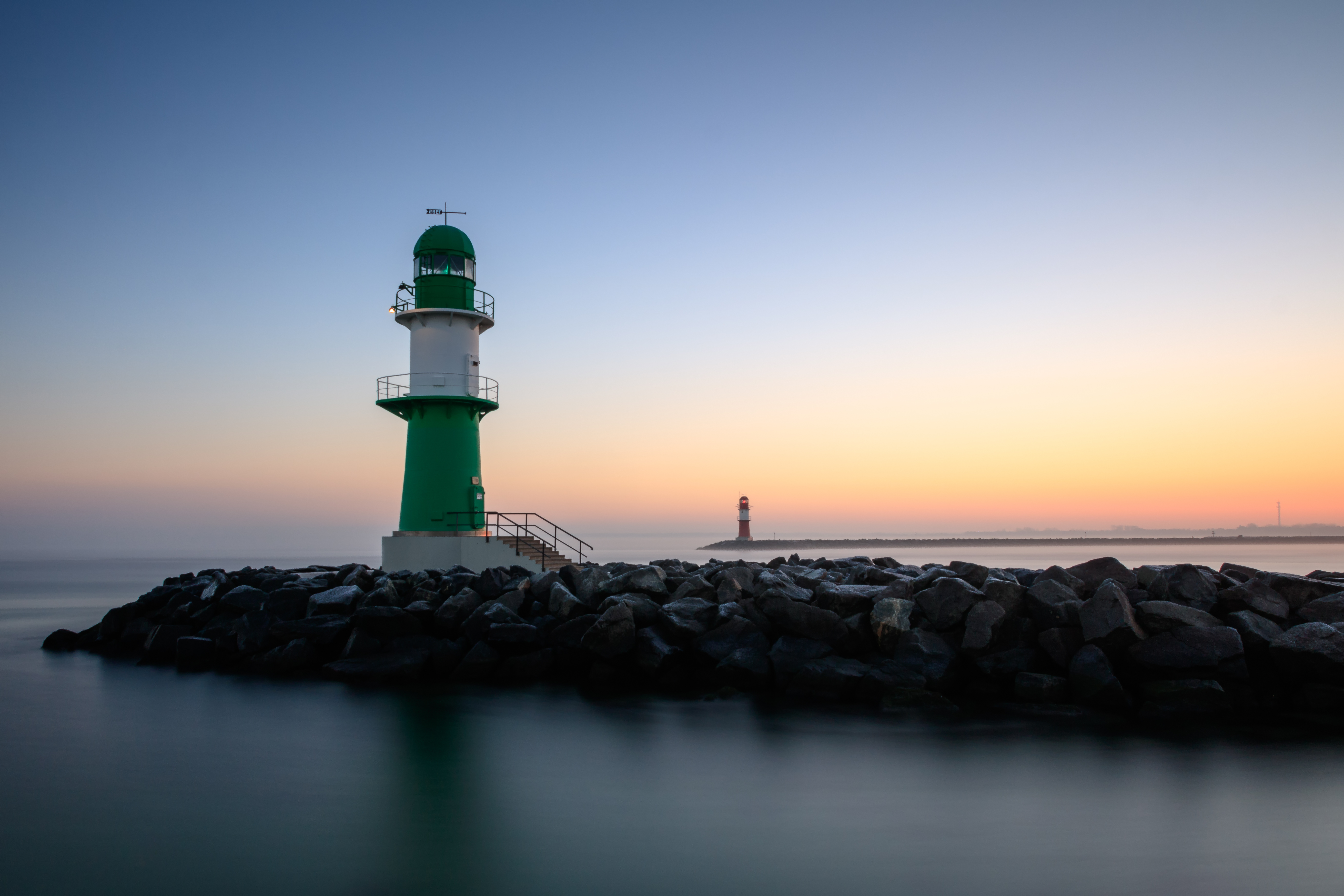 Wallpaper, lighthouse, warnemunde, rostock, mecklenburgvorpommern, deutschland, Germany, meer, ufer, leuchtturm, sea, coast, k ste, strand, wasser, sonnenaufgang, sunrise 5509x3673
