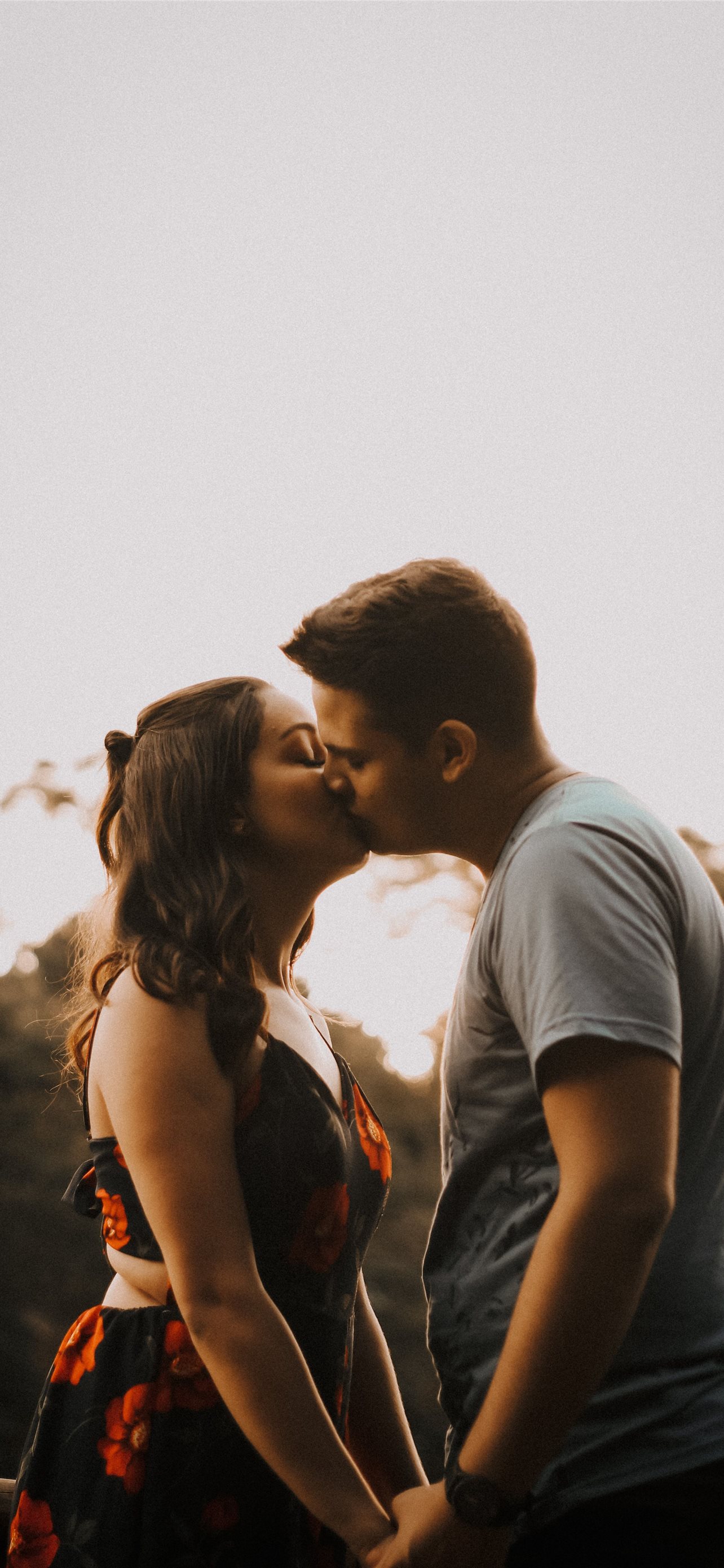 international kissing day iPhone Wallpaper Free Download