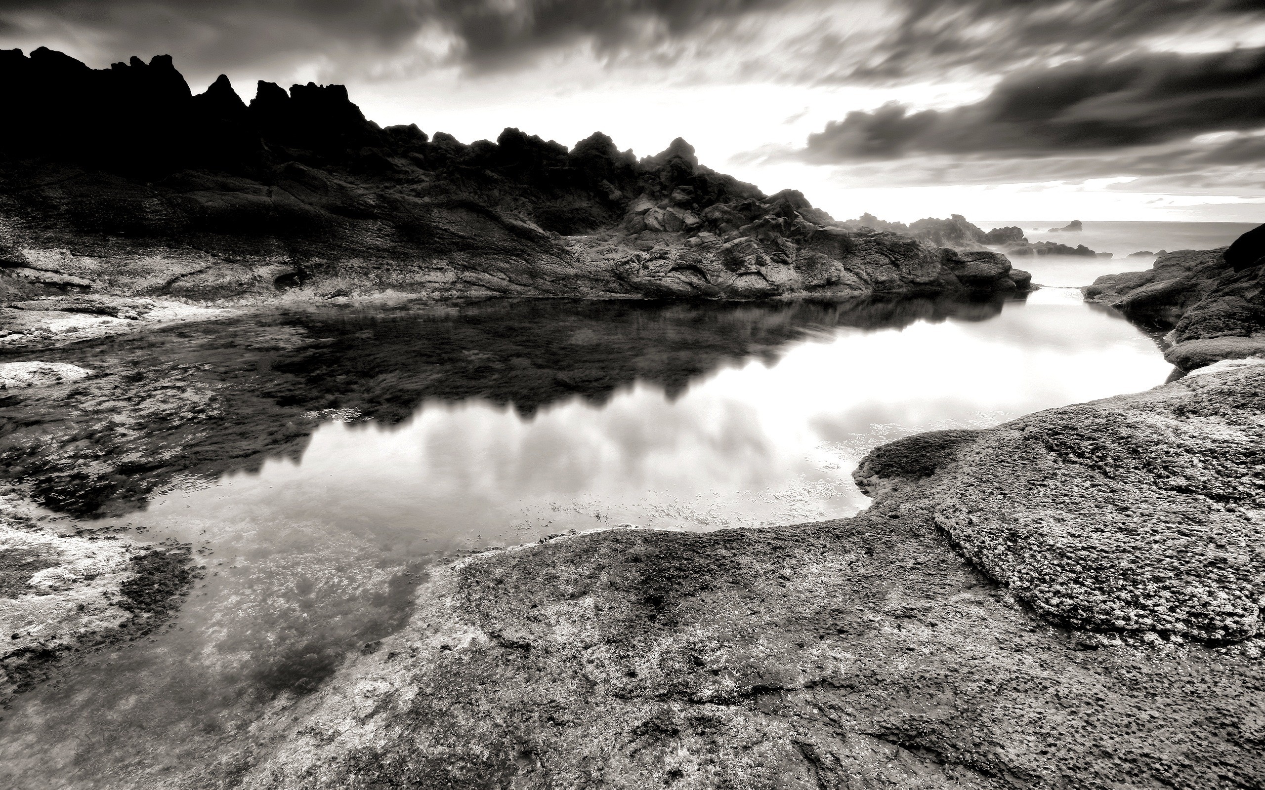 Wallpaper, landscape, sea, rock, nature, shore, reflection, long exposure, clouds, coast, river, cloud, mountain, ocean, material, Rapid, loch, atmospheric phenomenon, black and white, monochrome photography, body of water, wind wave 2560x1600