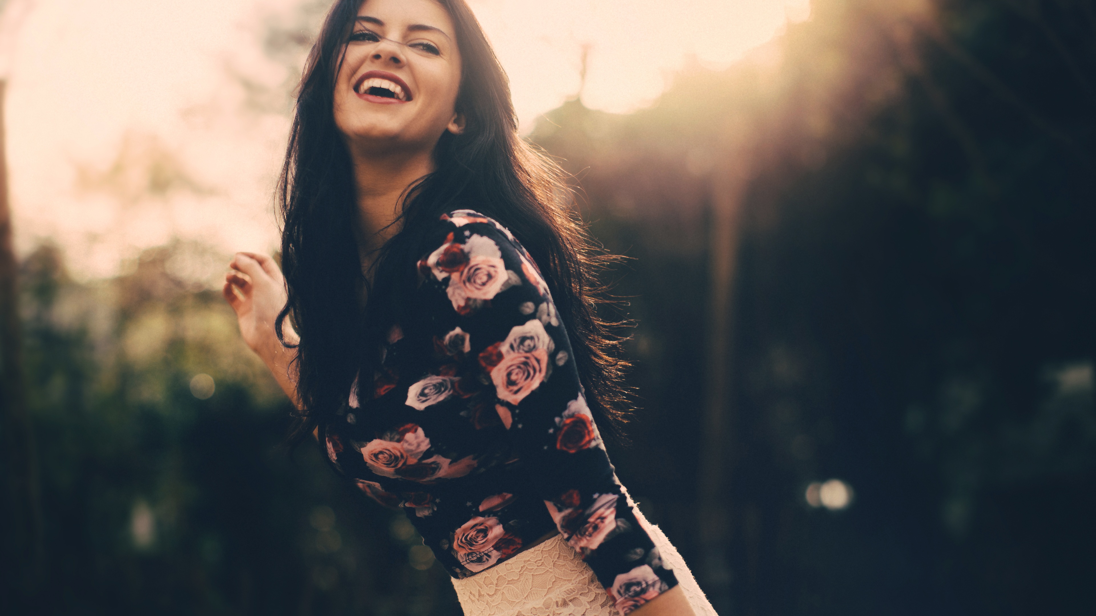 Wallpaper 4k Beautful Girl Sunny Smile 4k Wallpaper