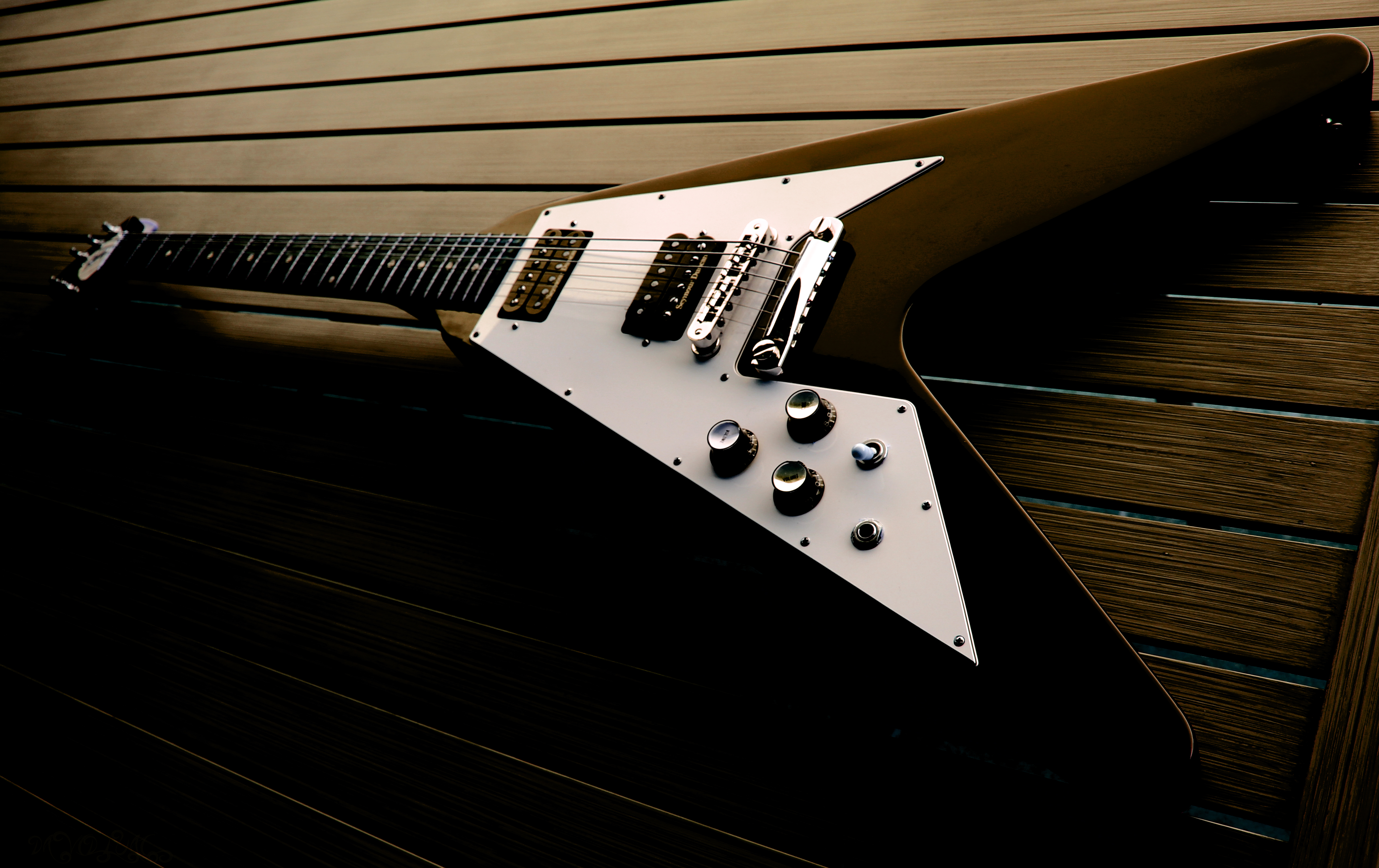 Gibson Flying V [5118×3222]