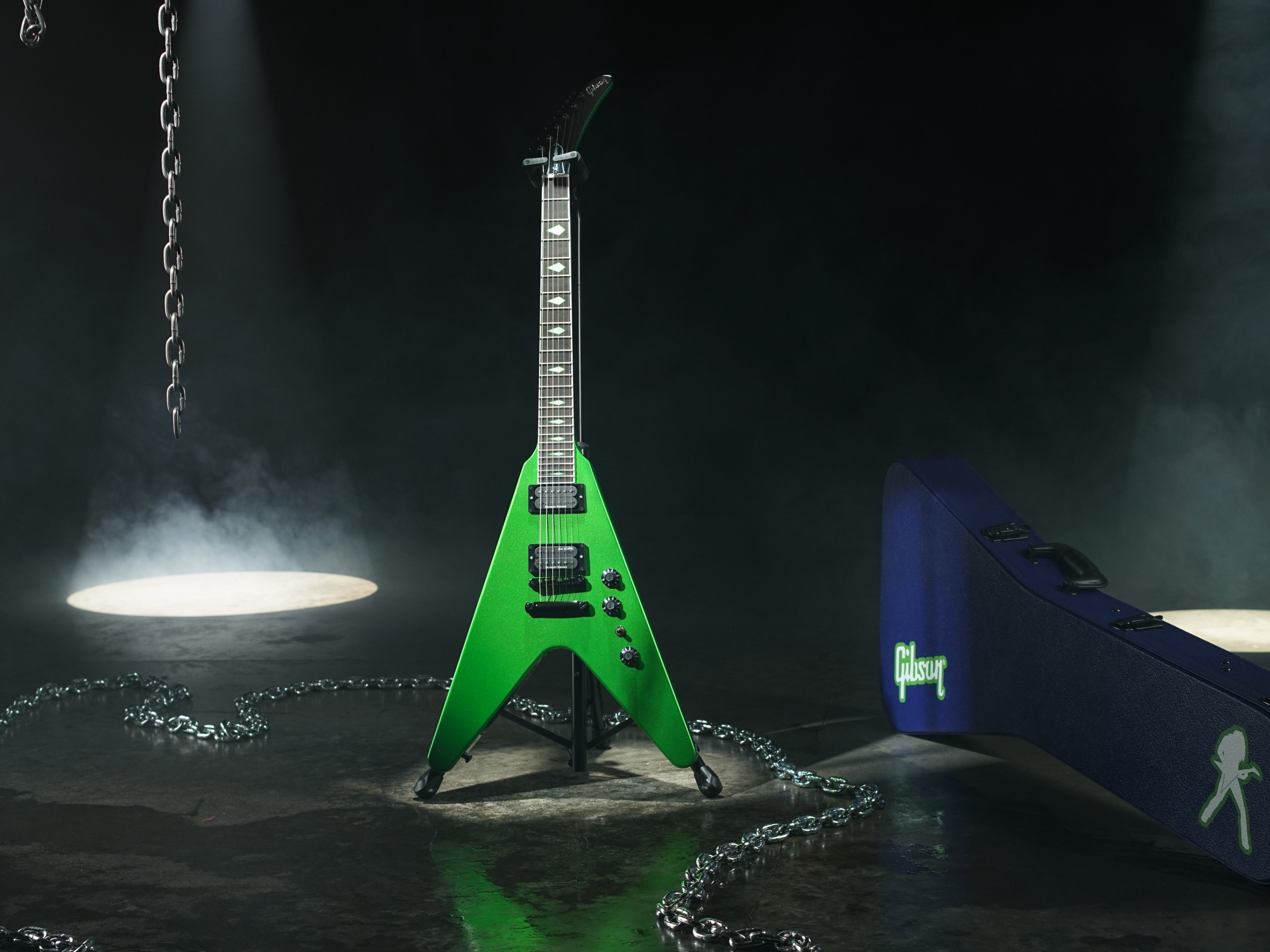 Gibson close with the Dave Mustaine Flying V EXP Rust In Peace in Alien Tech Green #gibson