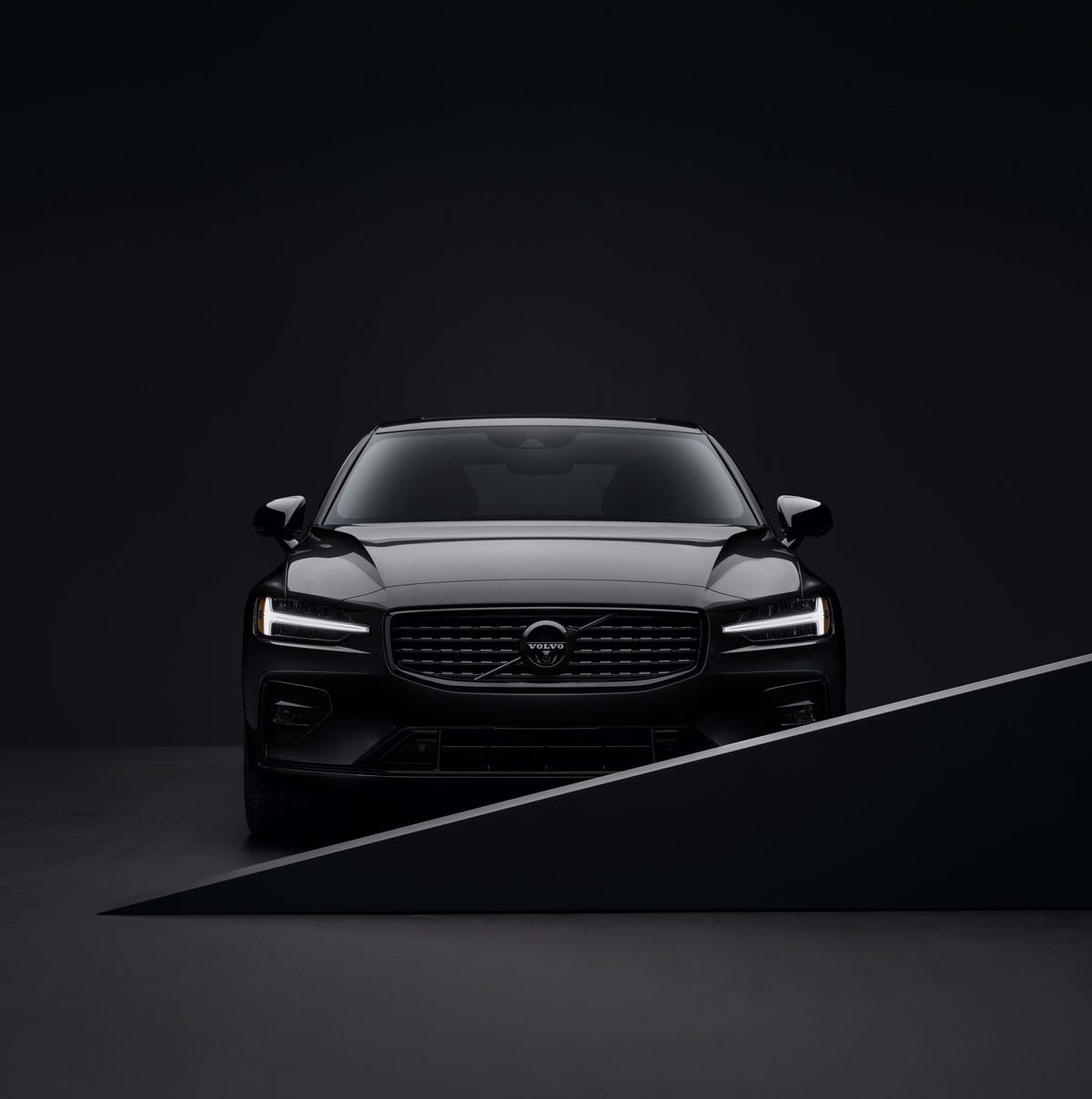 This New 2022 Volvo S60 Trim Package Looks Ominous
